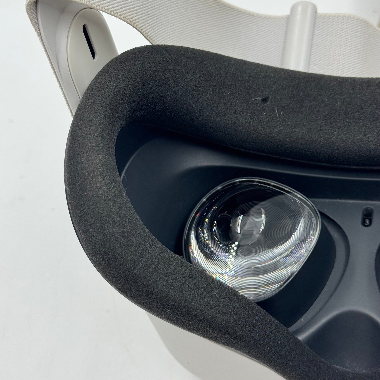 Oculus Quest 2 128GB Standalone All-in-One VR Headset KW49CM