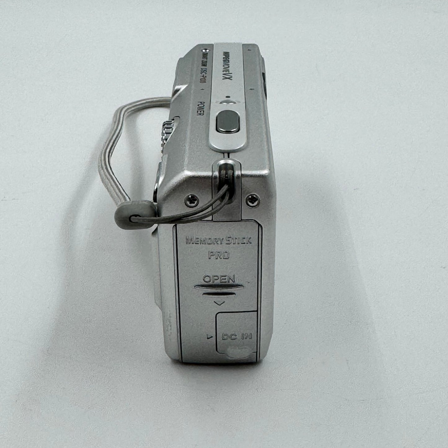 Sony DSC-P100 5.1MP Compact Digital Camera