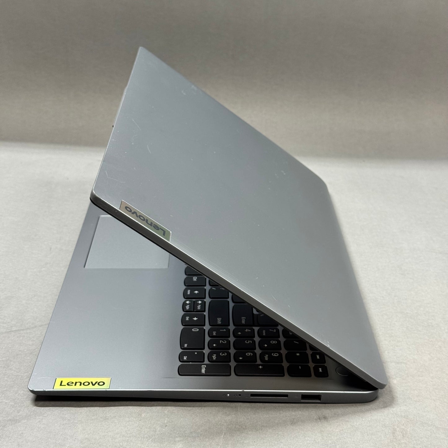 Lenovo IdeaPad 1 15IAU7 15.6" Core i3-1215U 1.20GHz 8GB RAM 256GB SSD