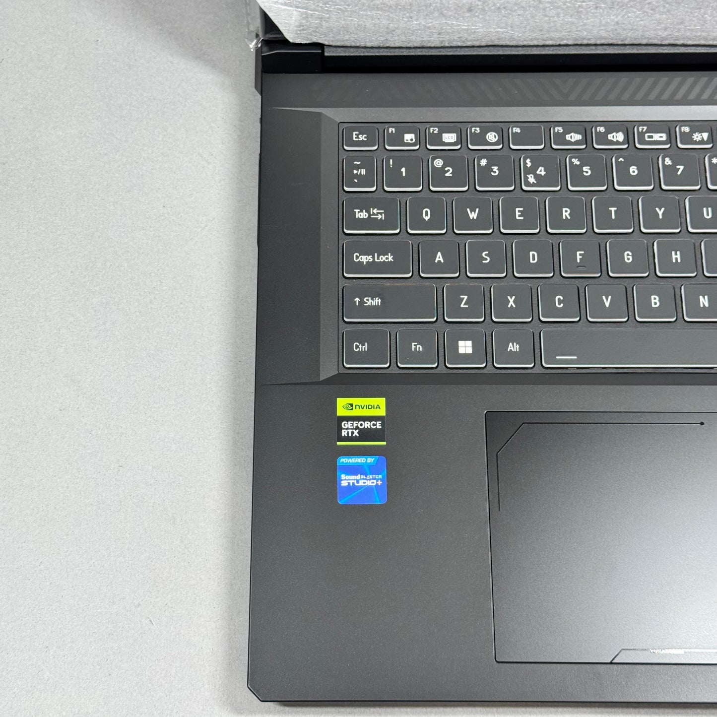 Thunderobot Laptop X17 17.3" Core i7-13620H 2.40GHz 64GB RAM 2TB SSD GeForce RTX 5060