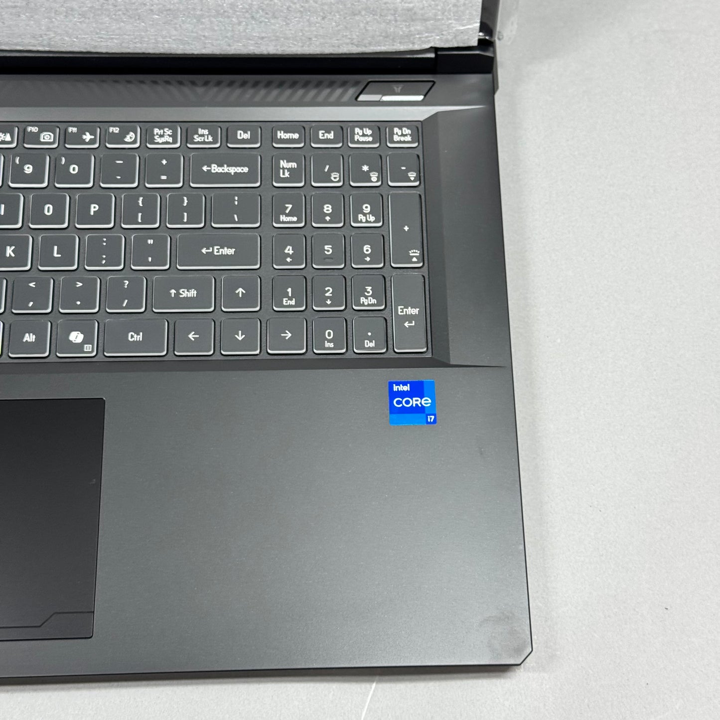 Thunderobot Laptop X17 17.3" Core i7-13620H 2.40GHz 64GB RAM 2TB SSD GeForce RTX 5060