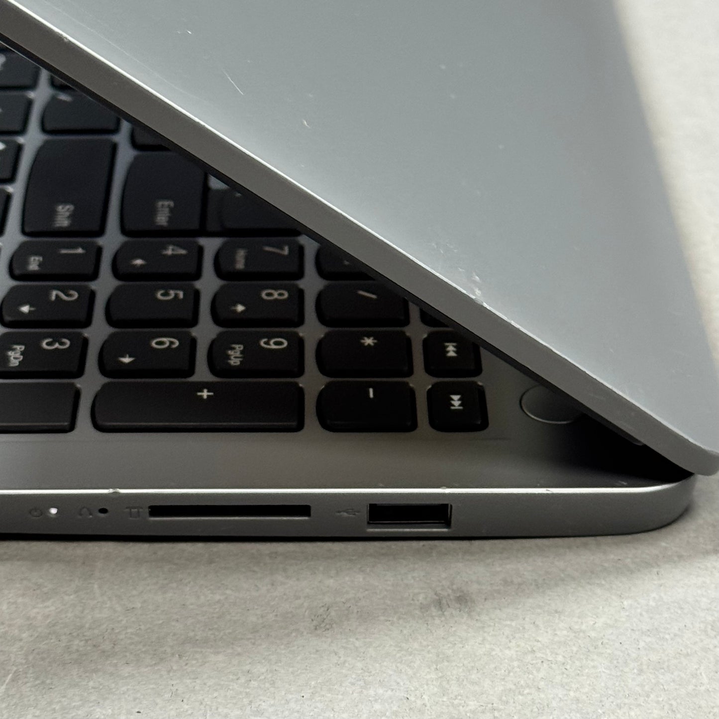 Lenovo IdeaPad 1 15IAU7 15.6" Core i3-1215U 1.20GHz 8GB RAM 256GB SSD