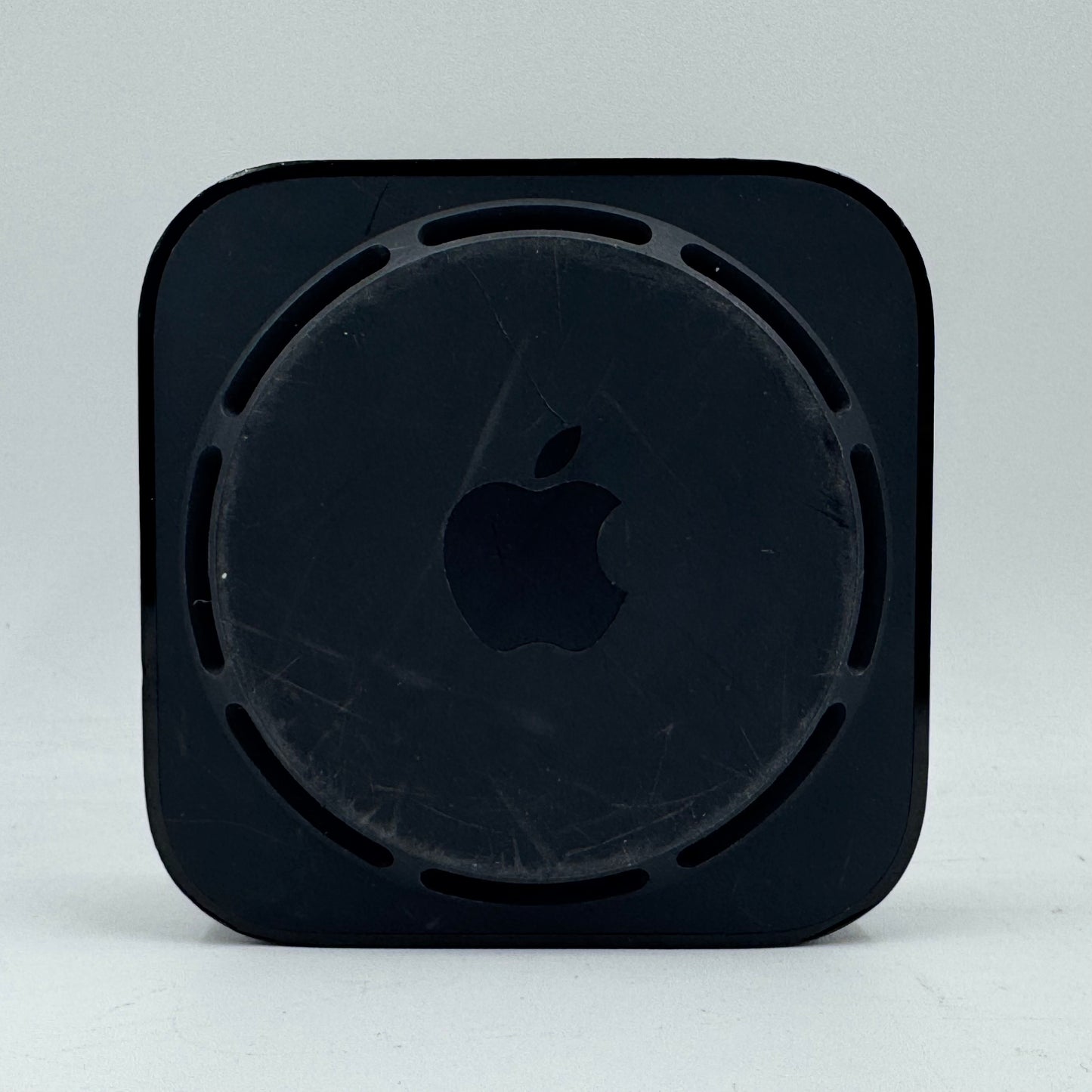 Apple TV 4K 1st Gen 32GB Digital HD Media Streamer MQD22LL/A WiFi + Ethernet