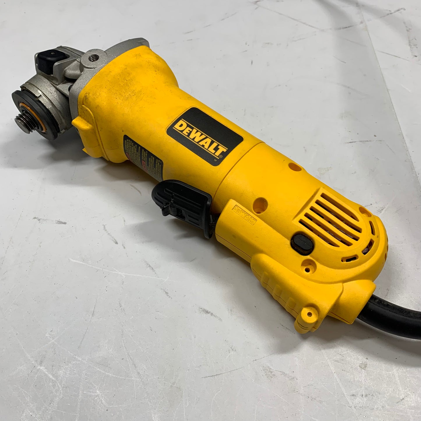 DeWalt d2840 120V 4-1/2 in. (115mm) Small Angle Grinder