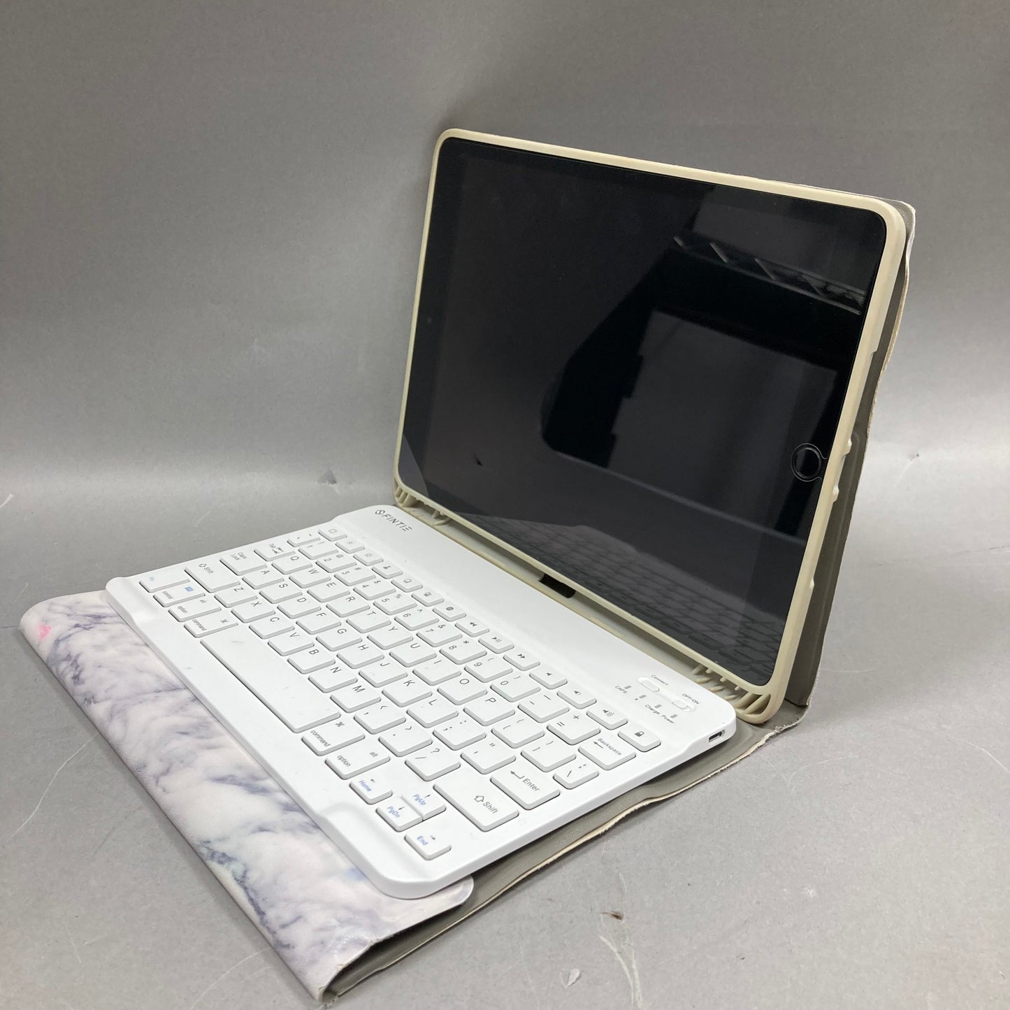 WiFi Only Apple iPad 9th Gen 64GB 16.6.1 SPACE GRAY MK2P3LL/A