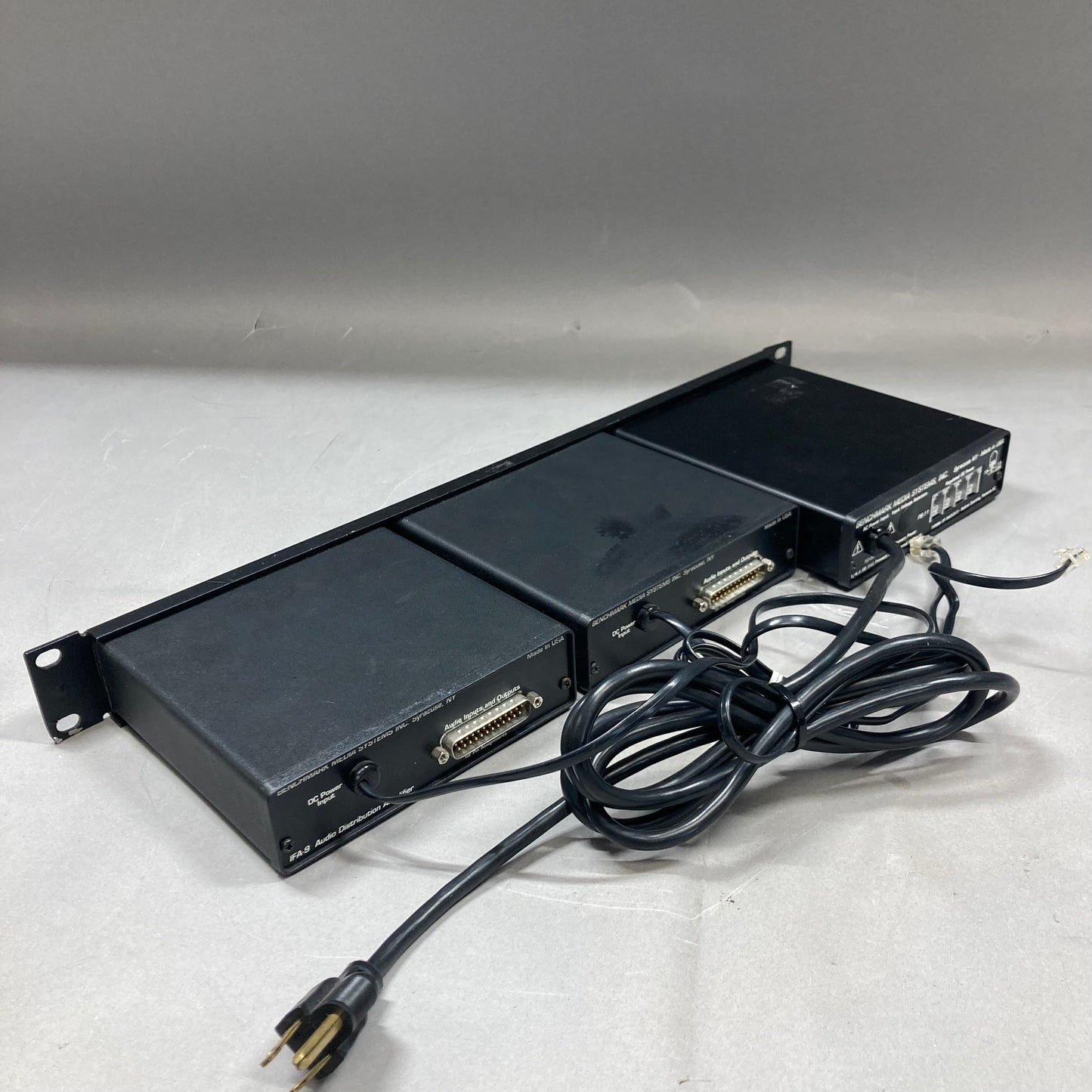 Benchmark Media IFA-9/IFA-10 Audio Distribution Amplifier/4 x 4 Assignable Mixer