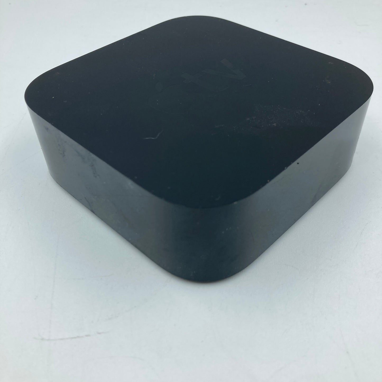 Apple TV 4K 1st Gen 32GB Digital HD Media Streamer MHY93LL/A WiFi + Ethernet