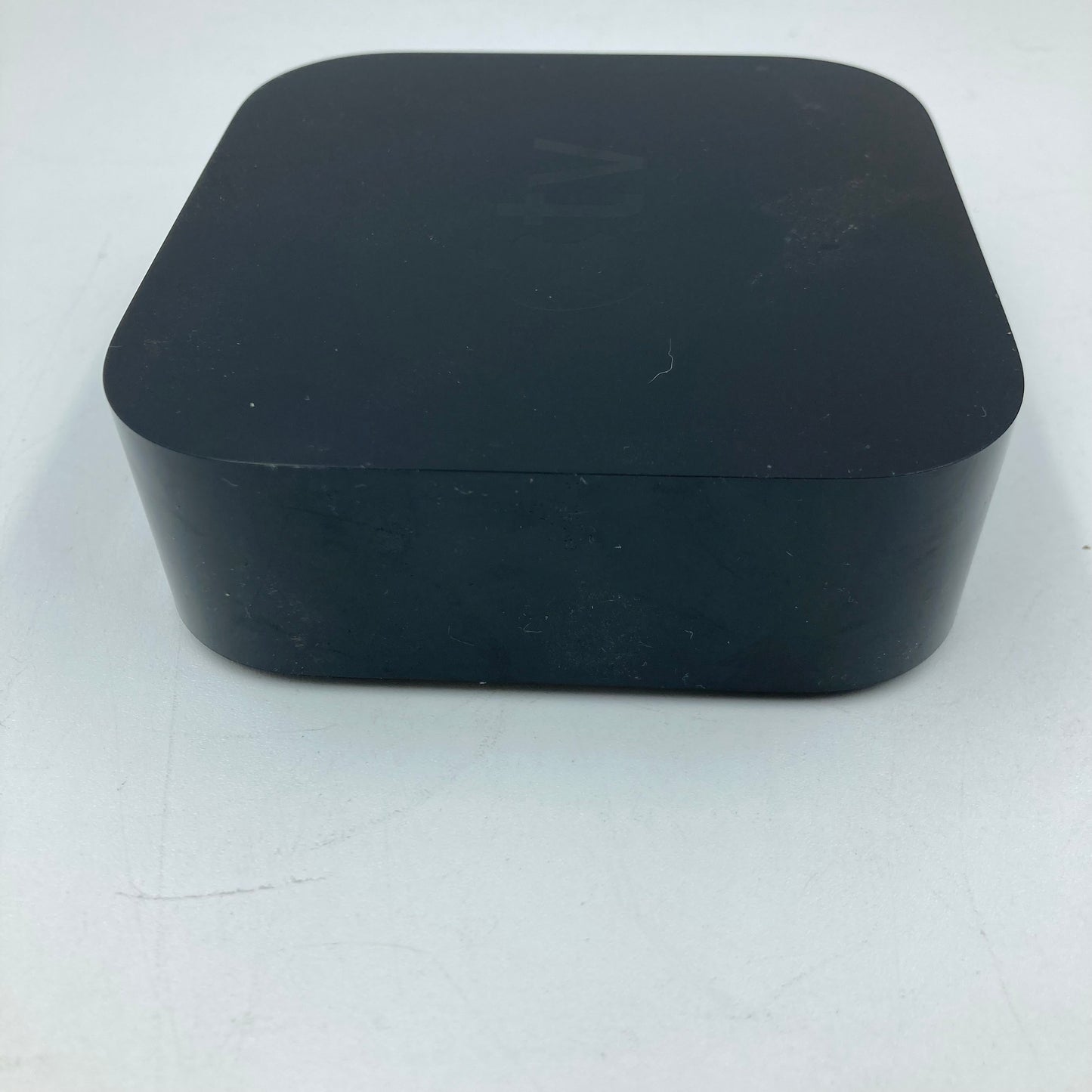 Apple TV 4K 1st Gen 32GB Digital HD Media Streamer MHY93LL/A WiFi + Ethernet
