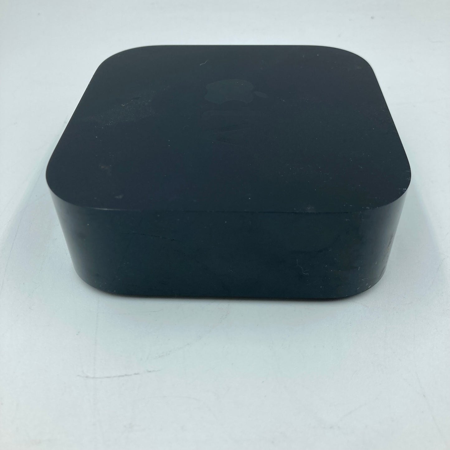 Apple TV 4K 1st Gen 32GB Digital HD Media Streamer MHY93LL/A WiFi + Ethernet