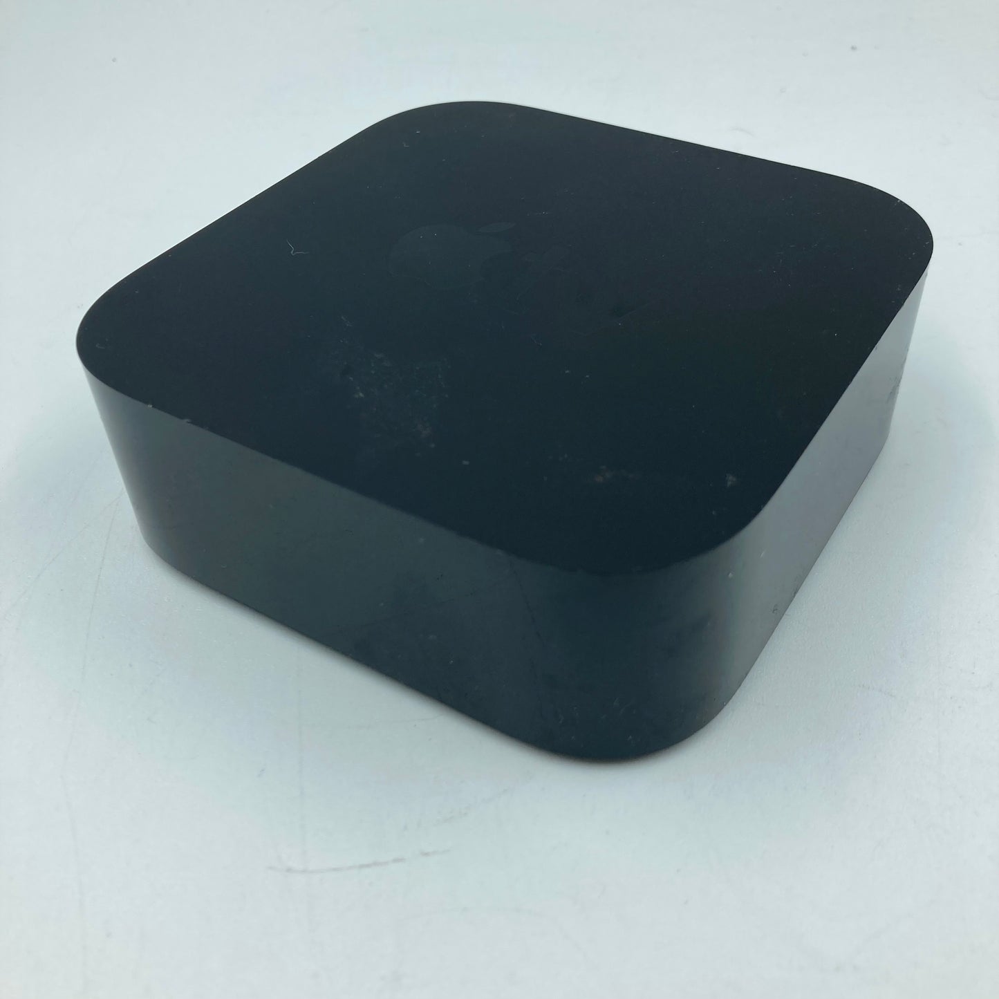 Apple TV 4K 1st Gen 32GB Digital HD Media Streamer MHY93LL/A WiFi + Ethernet
