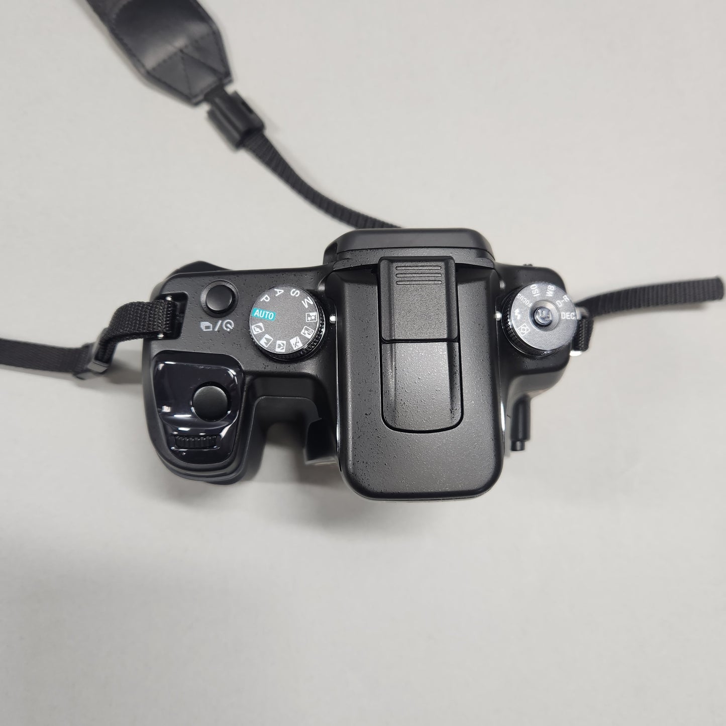 Sony Alpha DLSR-A100 10.2MP Digital SLR DSLR Camera