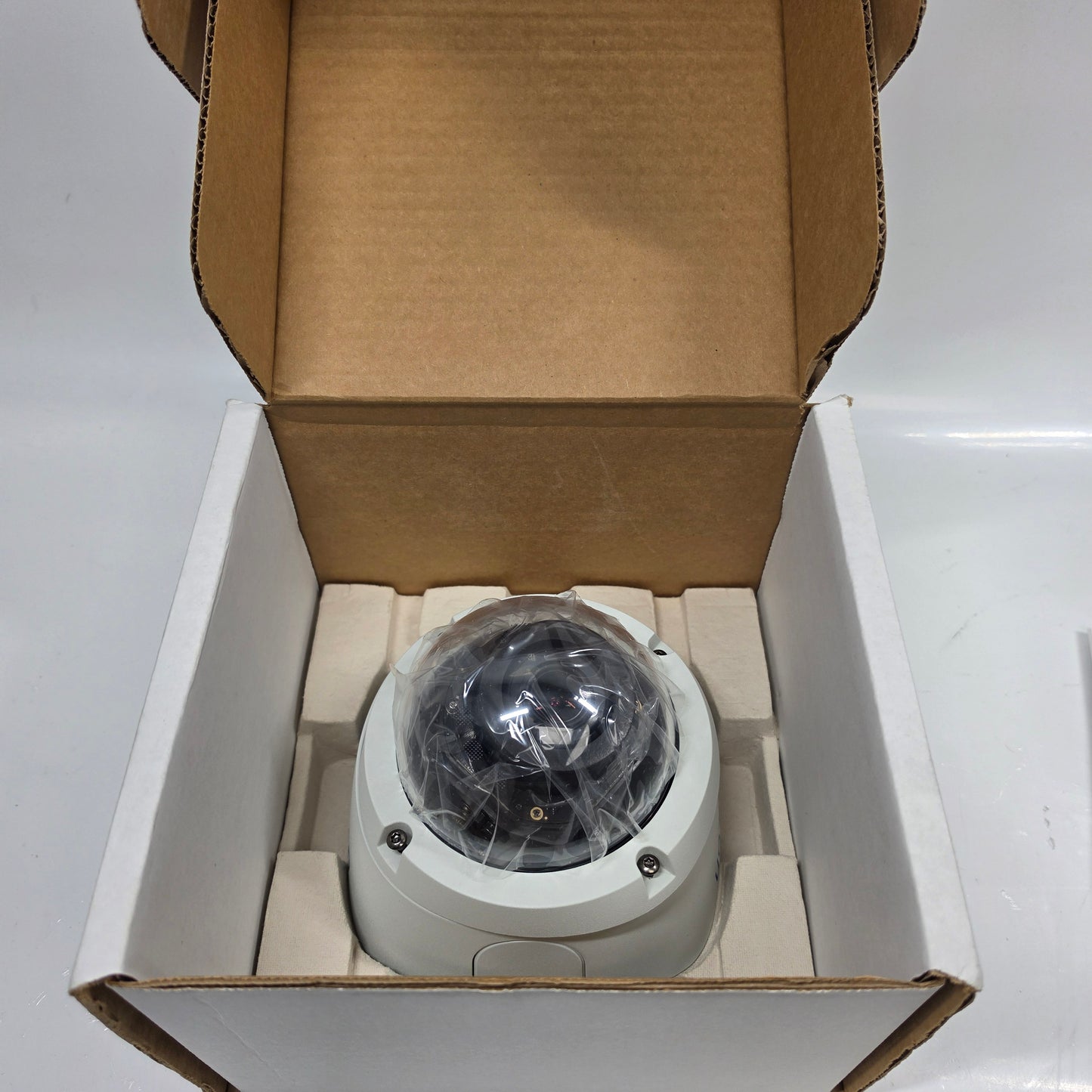 New Avigilon 320-1031A Dome Security Camera 6.0-H5A-D01-IR
