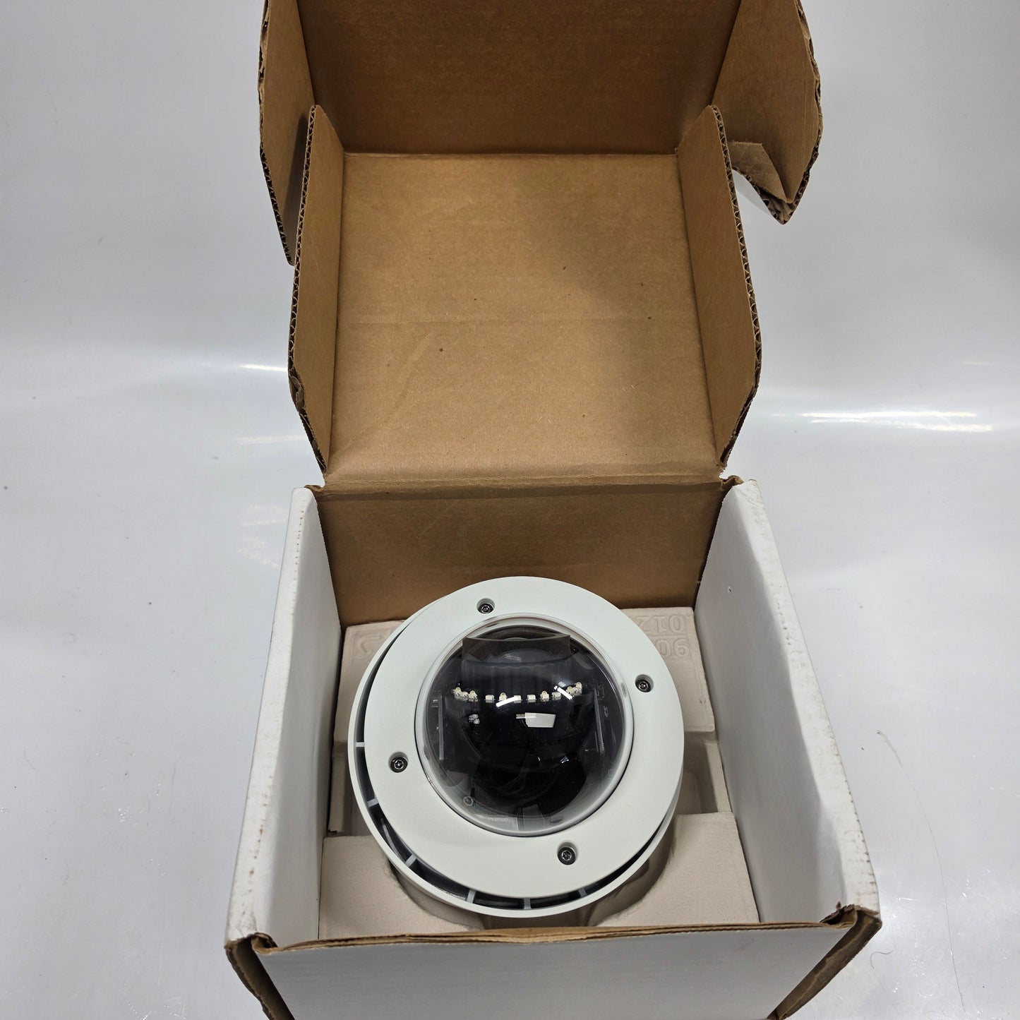 New Avigilon 320-0886A Dome Security Camera 8.0-H4A-DP1-IR-B