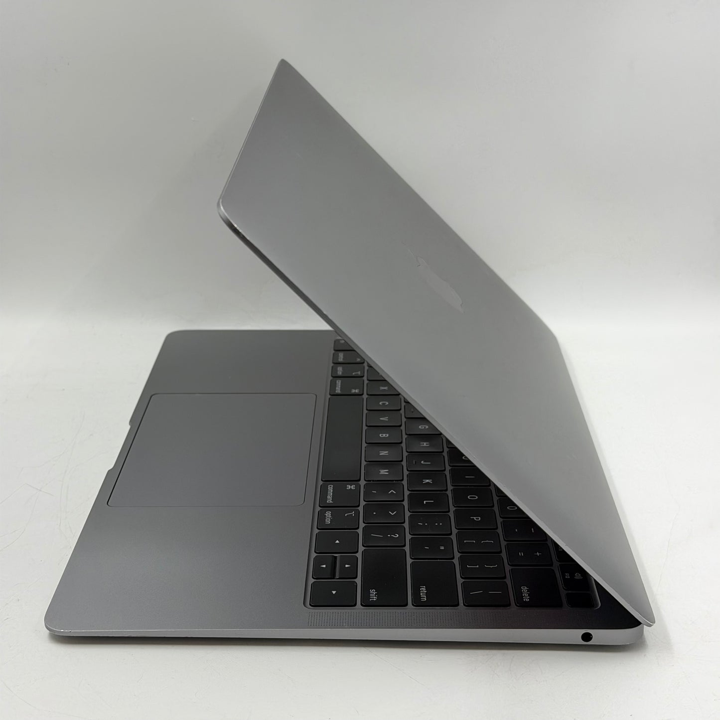 2019 Apple MacBook Air 13.3" i5 1.6GHz 8GB RAM 128GB SSD Gray A1932