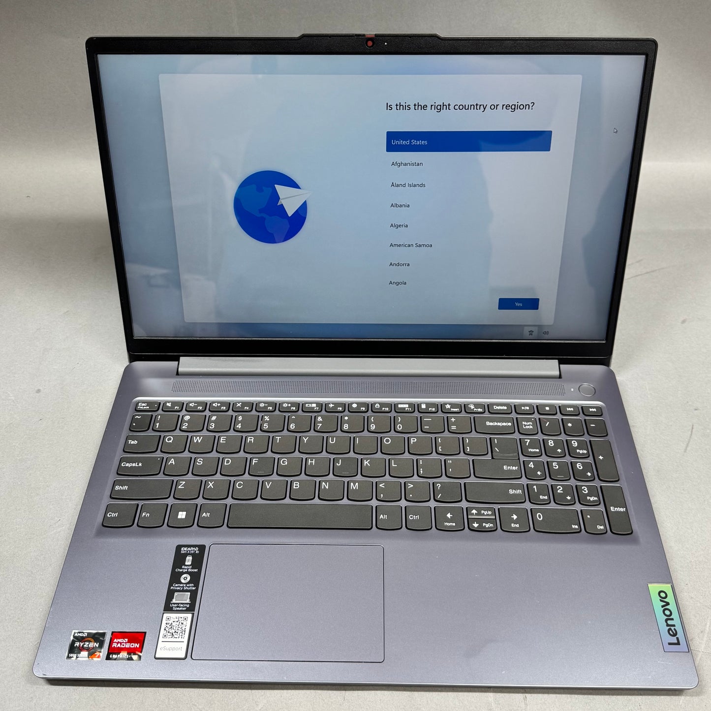 Lenovo IdeaPad SLIM 3 15ABR8 15.6" AMD Ryzen 7 5825U 2.0GHz 16GB RAM 512GB SSD