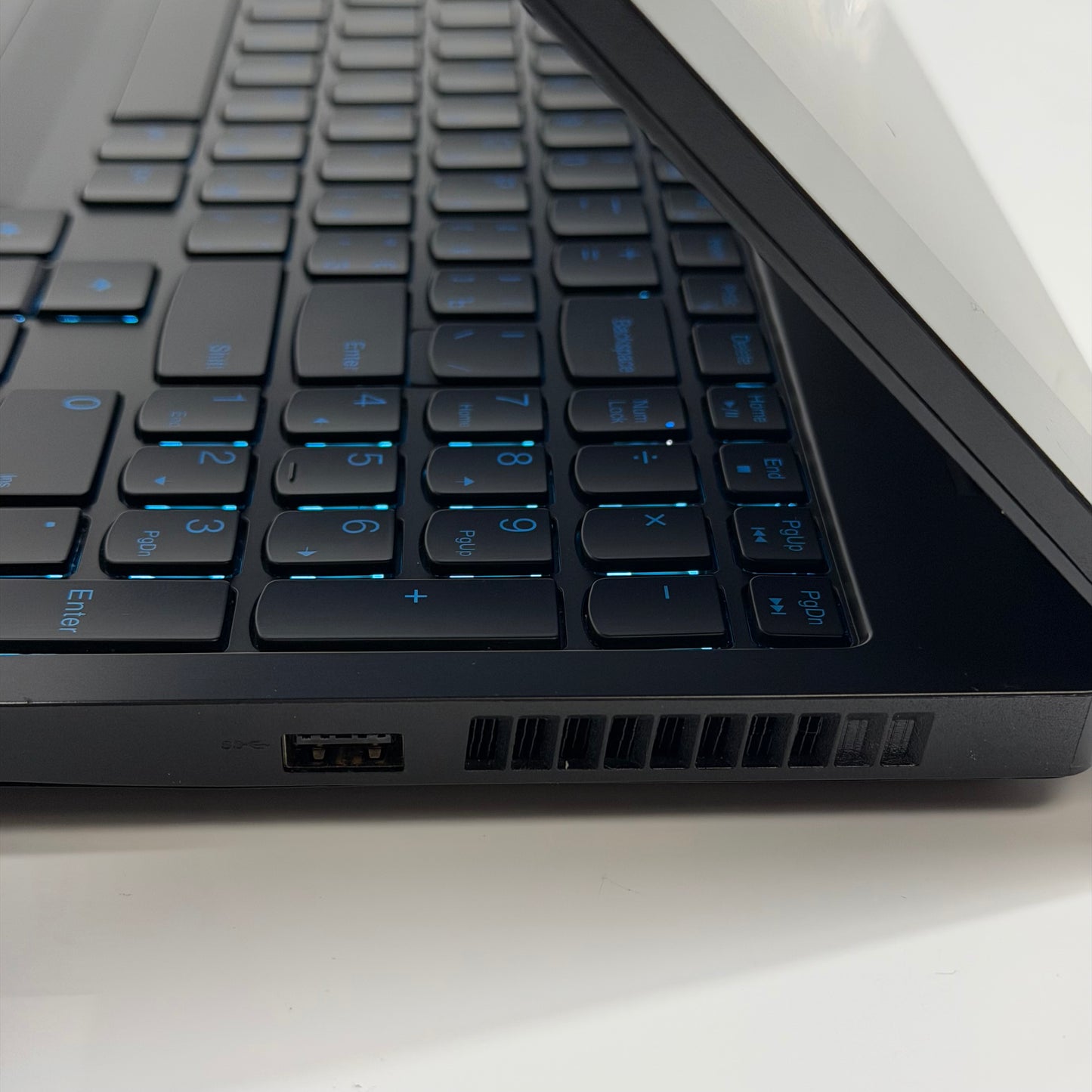 Lenovo IdeaPad Gaming 3 i5-10300H 2.5GHz 16GB 256GB SSD 1TB HDD GeForce GTX 1650
