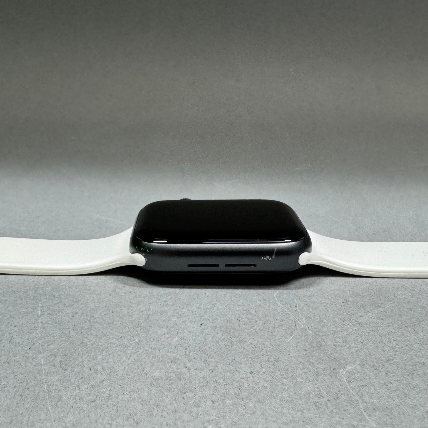 Unlocked Apple Watch SE 1st Gen 44MM Black Aluminum White Sport Band A2352