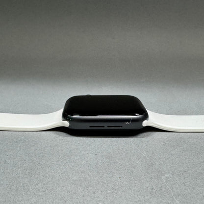 Unlocked Apple Watch SE 1st Gen 44MM Black Aluminum White Sport Band A2352