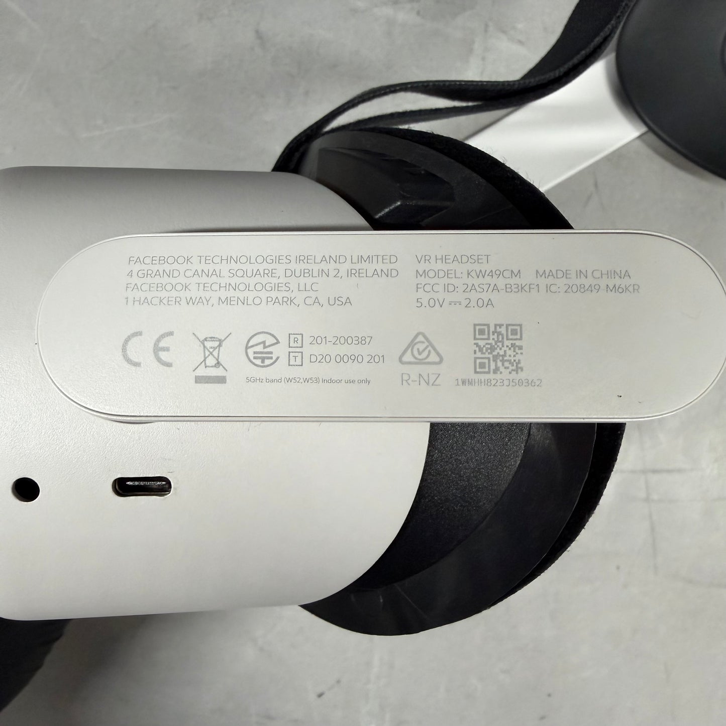 Oculus Quest 2 256GB Standalone All-in-One VR Headset KW49CM