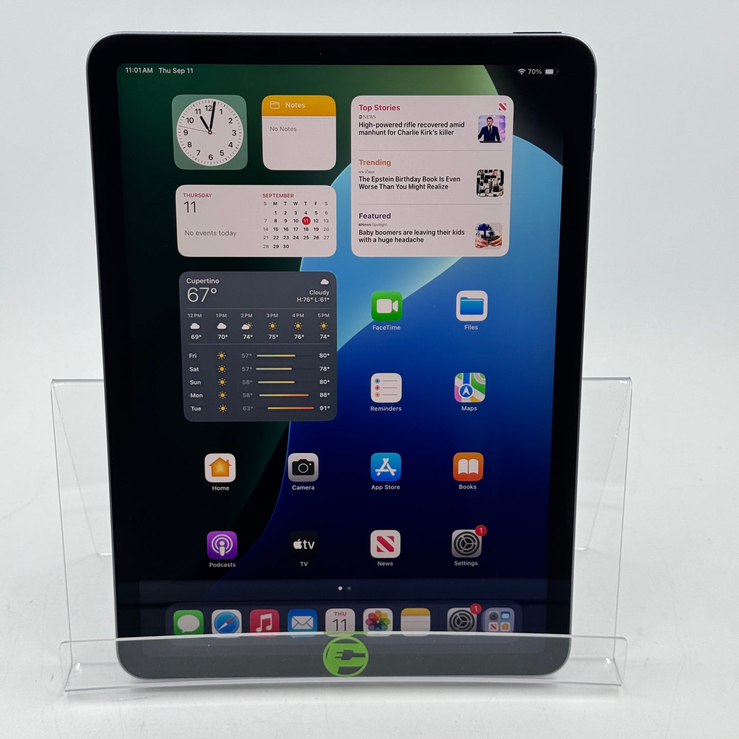 WiFi Only Apple iPad Air 5th Gen 64GB 18.4.1 Purple MME23LL/A