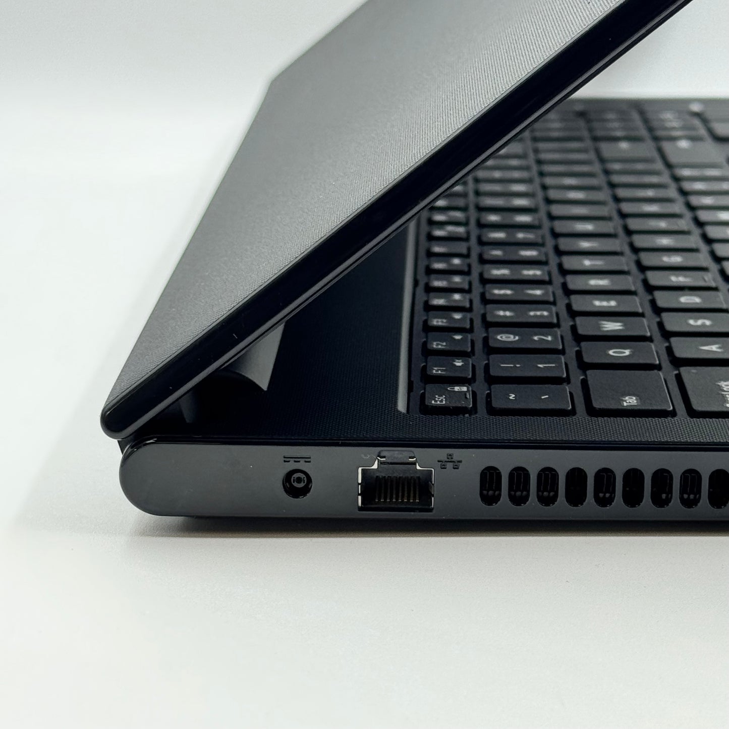 Dell Inspiron 5566 15.6" Laptop Intel Core i3-7100U 2.40GHz 8GB RAM 1TB HDD Win 10 Home