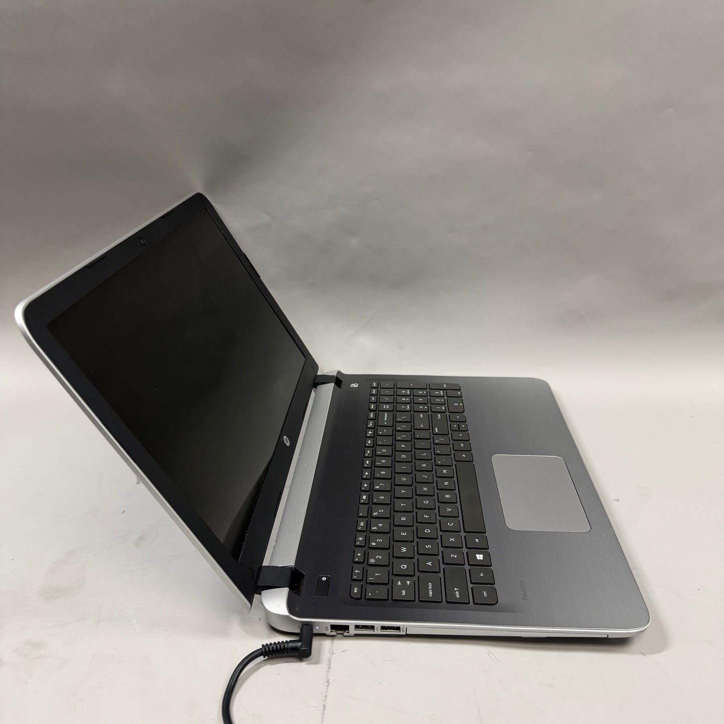 HP Pavilion 15-AB153 14" A10-8700 R6 1.8GHz 6GB RAM 1TB SSD Bad Battery
