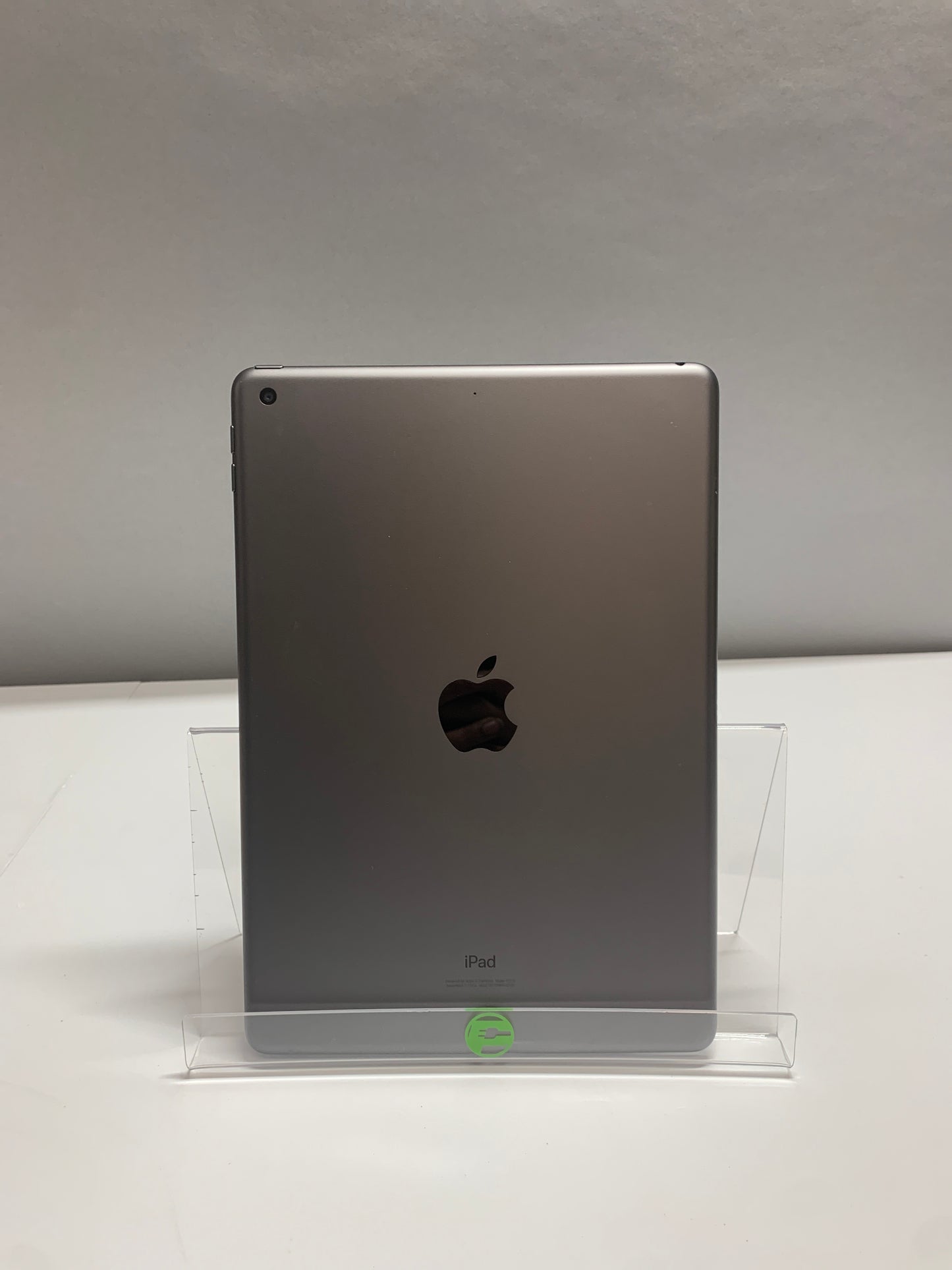 WiFi Only Apple iPad 8th 32GB 18.1.1 Space Gray A2270