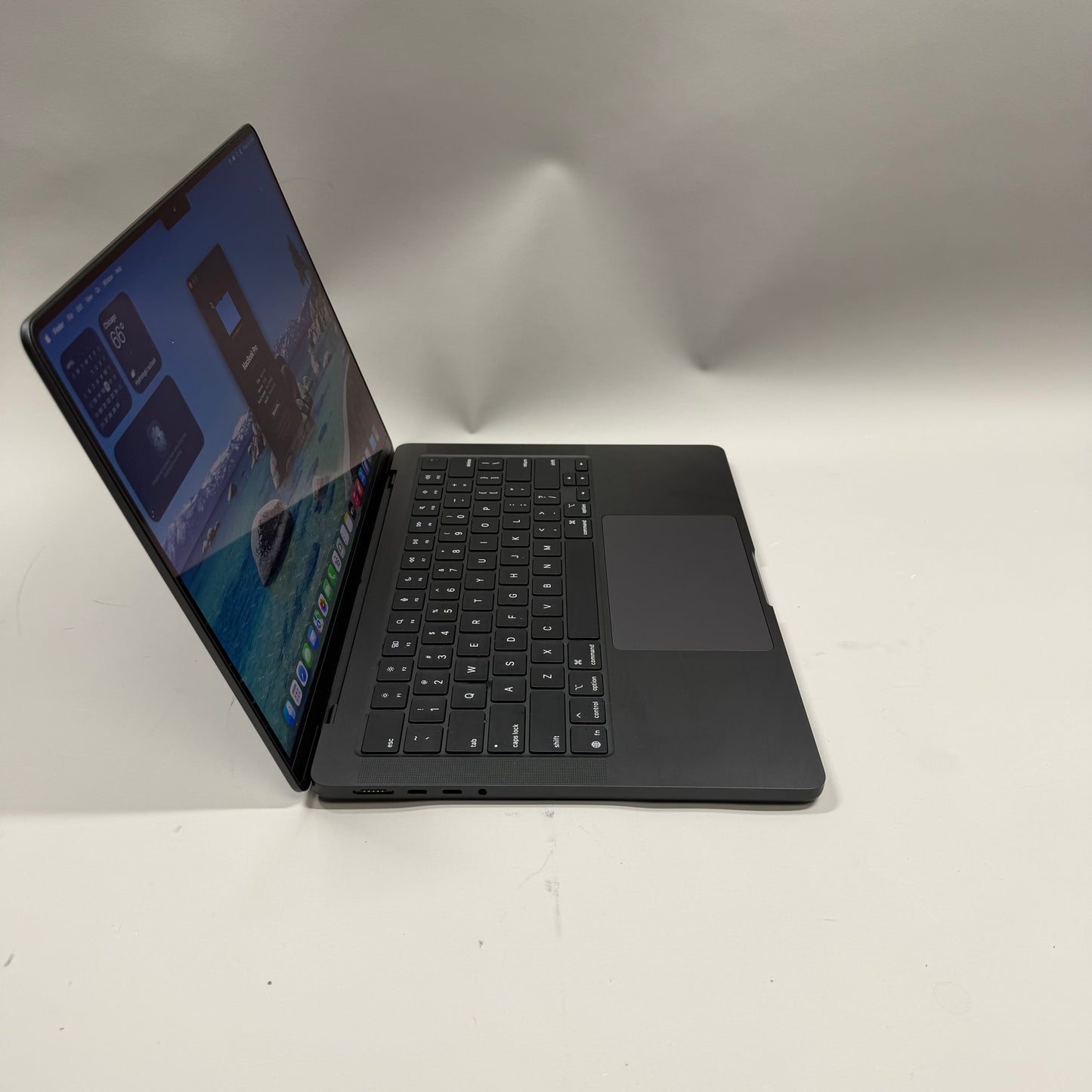 2025 Apple MacBook Pro 14" M5 10C GPU 4.6GHz 16GB RAM 512GB SSD A3434