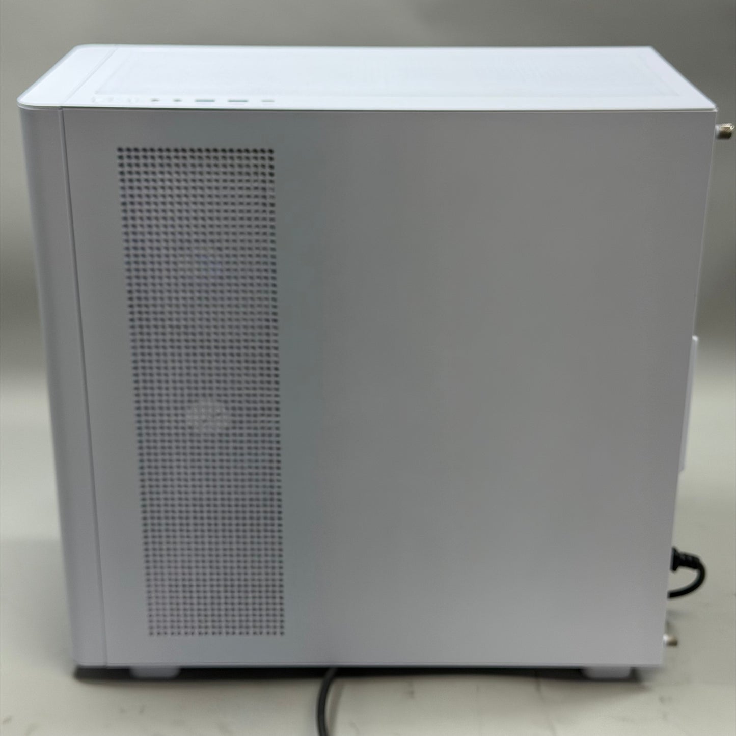 Skytech Chronos 3 Core i7-14700F 3.4GHz 32GB RAM 1TB SSD Nvidia GeForce RTX 5060