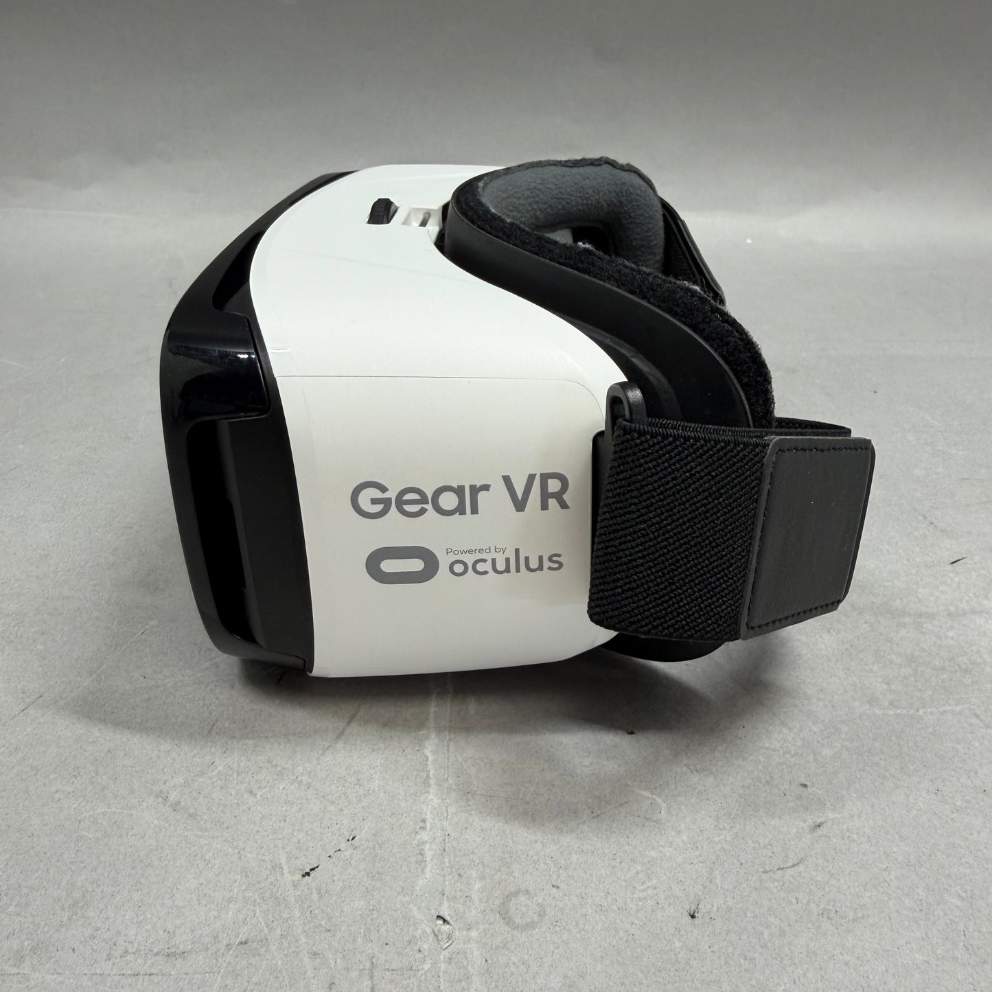 Samsung Gear VR Virtual Reality Headset SM-R322