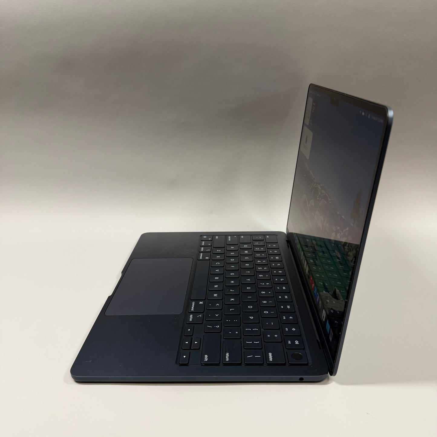 2022 Apple MacBook Air 13.6" M2 8C GPU 3.5GHz 8GB RAM 256GB SSD A2681