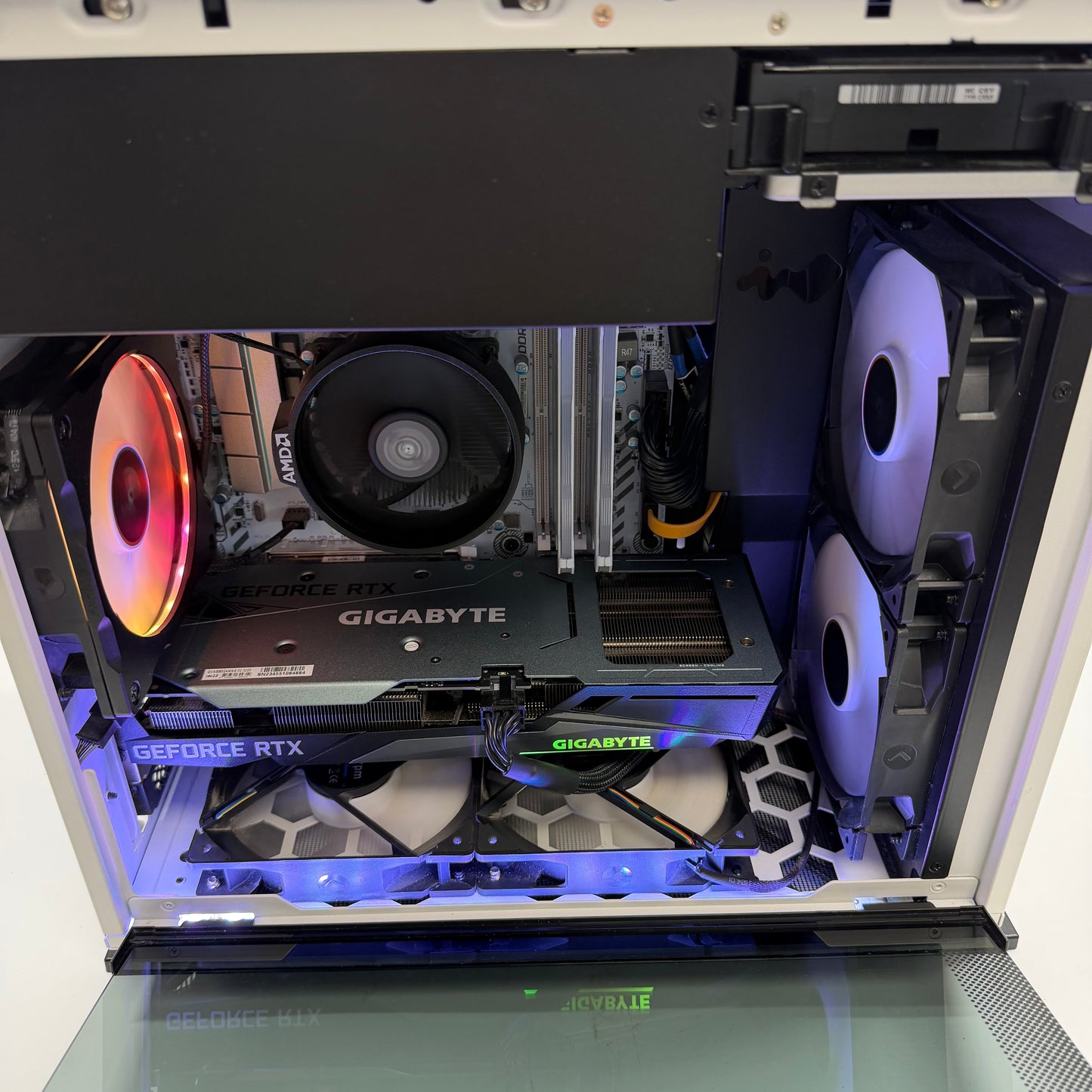 INWIN Custom PC Ryzen 5 2600 3.4GHz 16GB RAM 256GB SSD Gigabyte GeForce RTX 3060