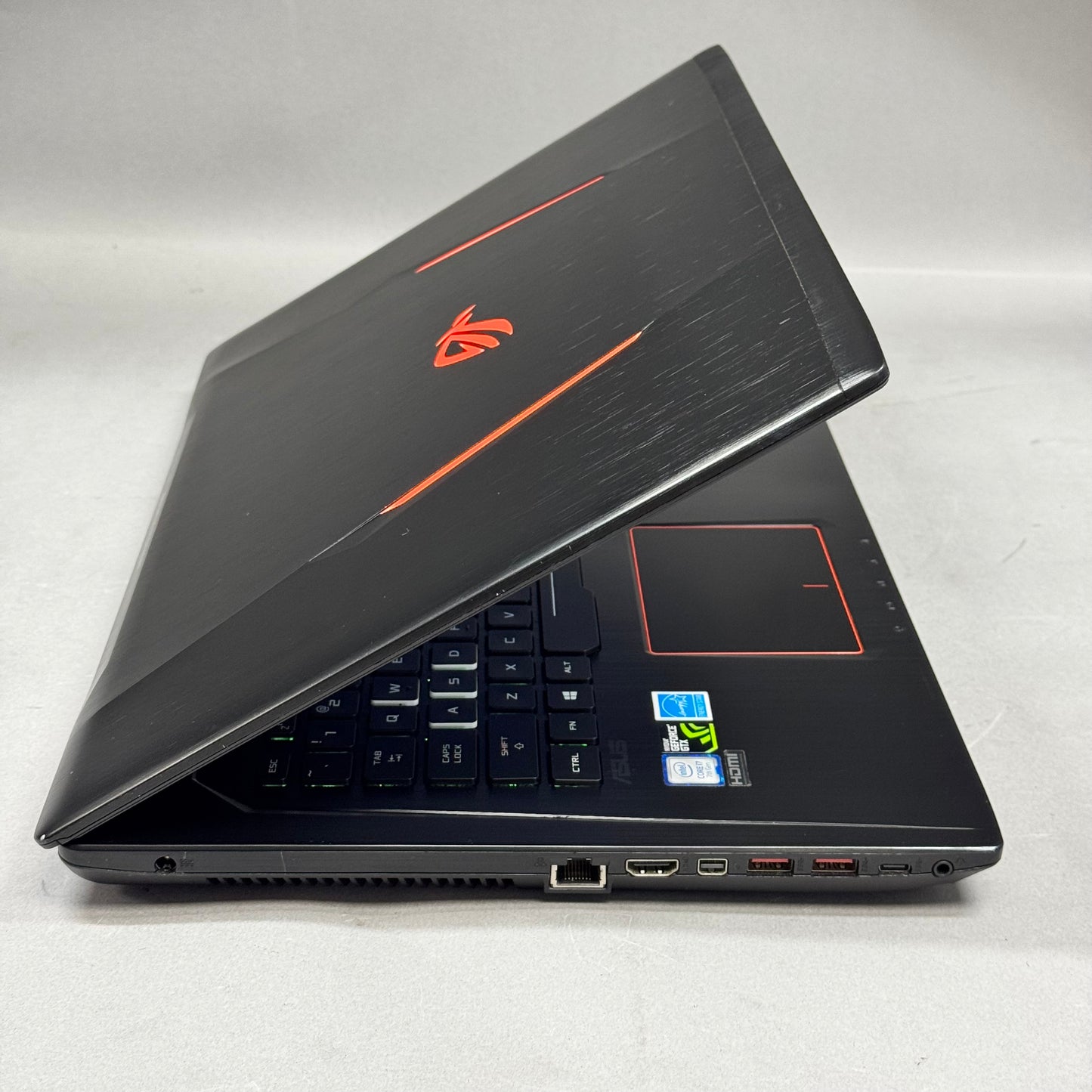 Asus ROG Strix GL753 17.3" i7-7700HQ 2.8GHz 16GB RAM 1TB SSD GeForce GTX 1050