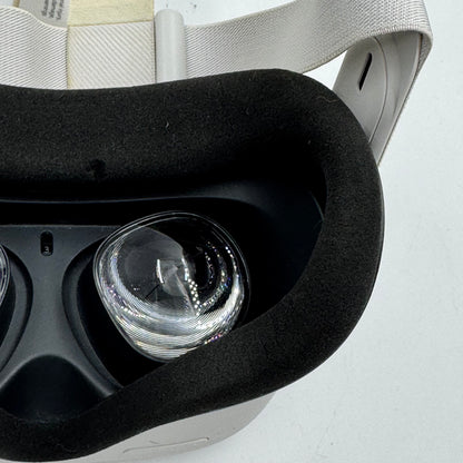 Oculus Quest 2 128GB Standalone All-in-One VR Headset KW49CM
