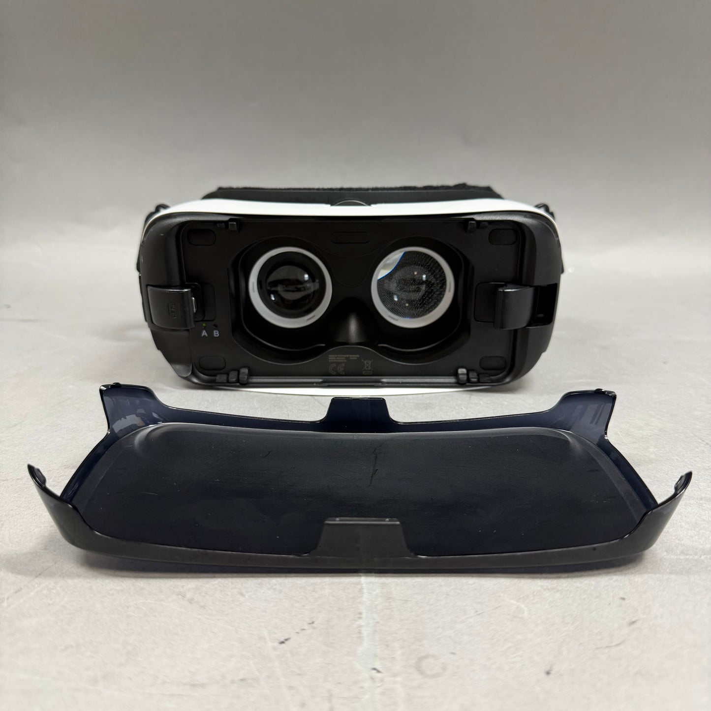 Samsung Gear VR Virtual Reality Headset SM-R322