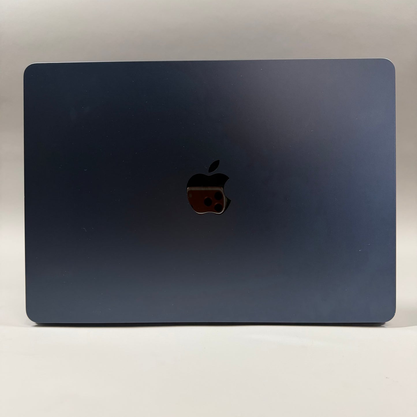 2022 Apple MacBook Air 13.6" M2 8C GPU 3.5GHz 8GB RAM 256GB SSD A2681