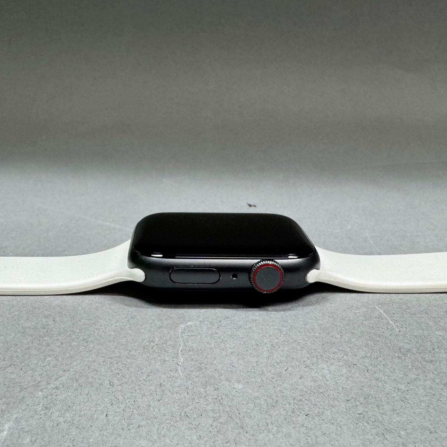 Unlocked Apple Watch SE 1st Gen 44MM Black Aluminum White Sport Band A2352