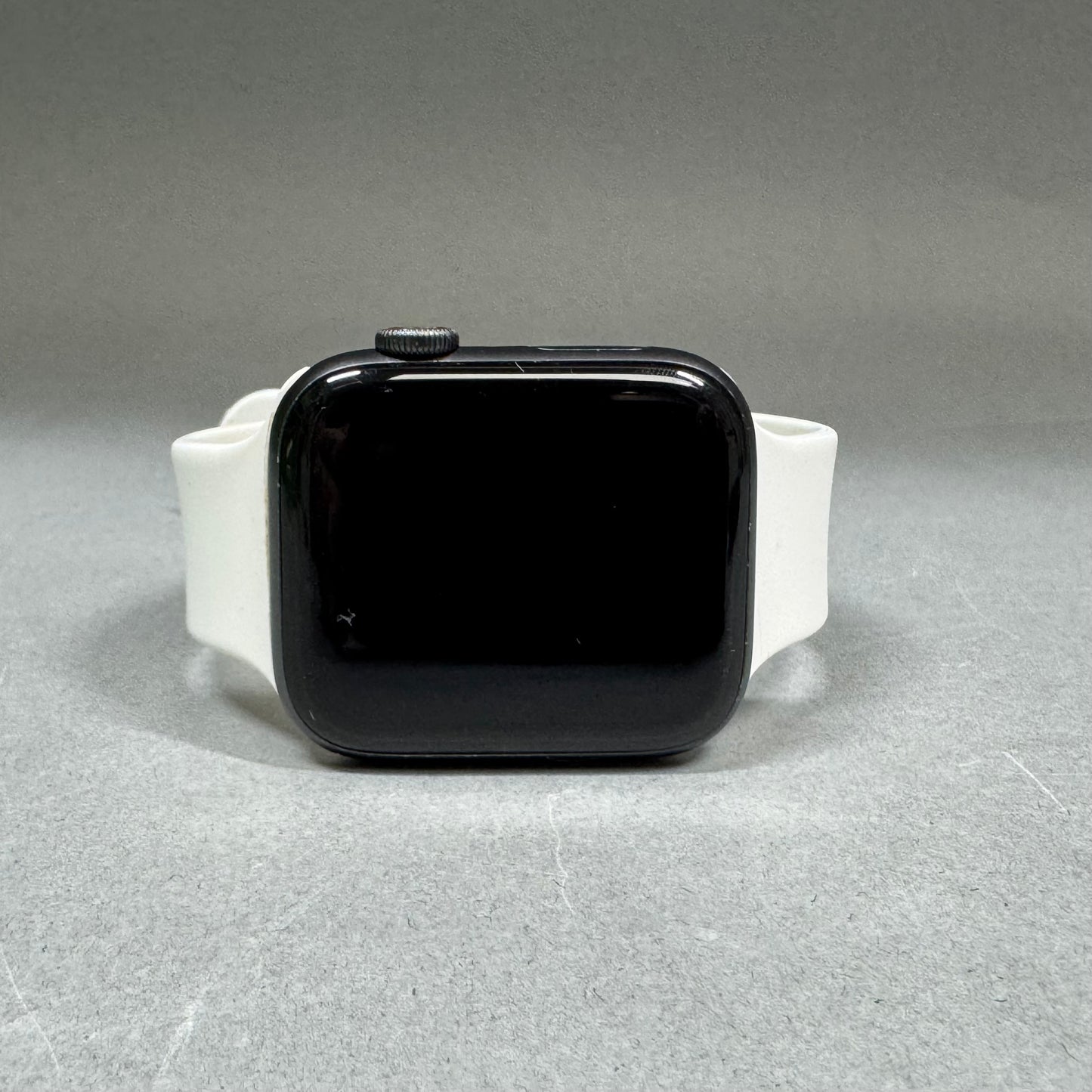Unlocked Apple Watch SE 1st Gen 44MM Black Aluminum White Sport Band A2352