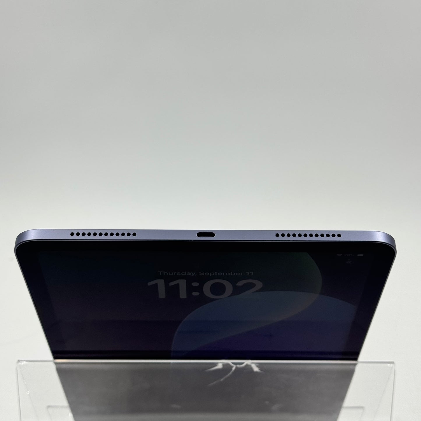 WiFi Only Apple iPad Air 5th Gen 64GB 18.4.1 Purple MME23LL/A