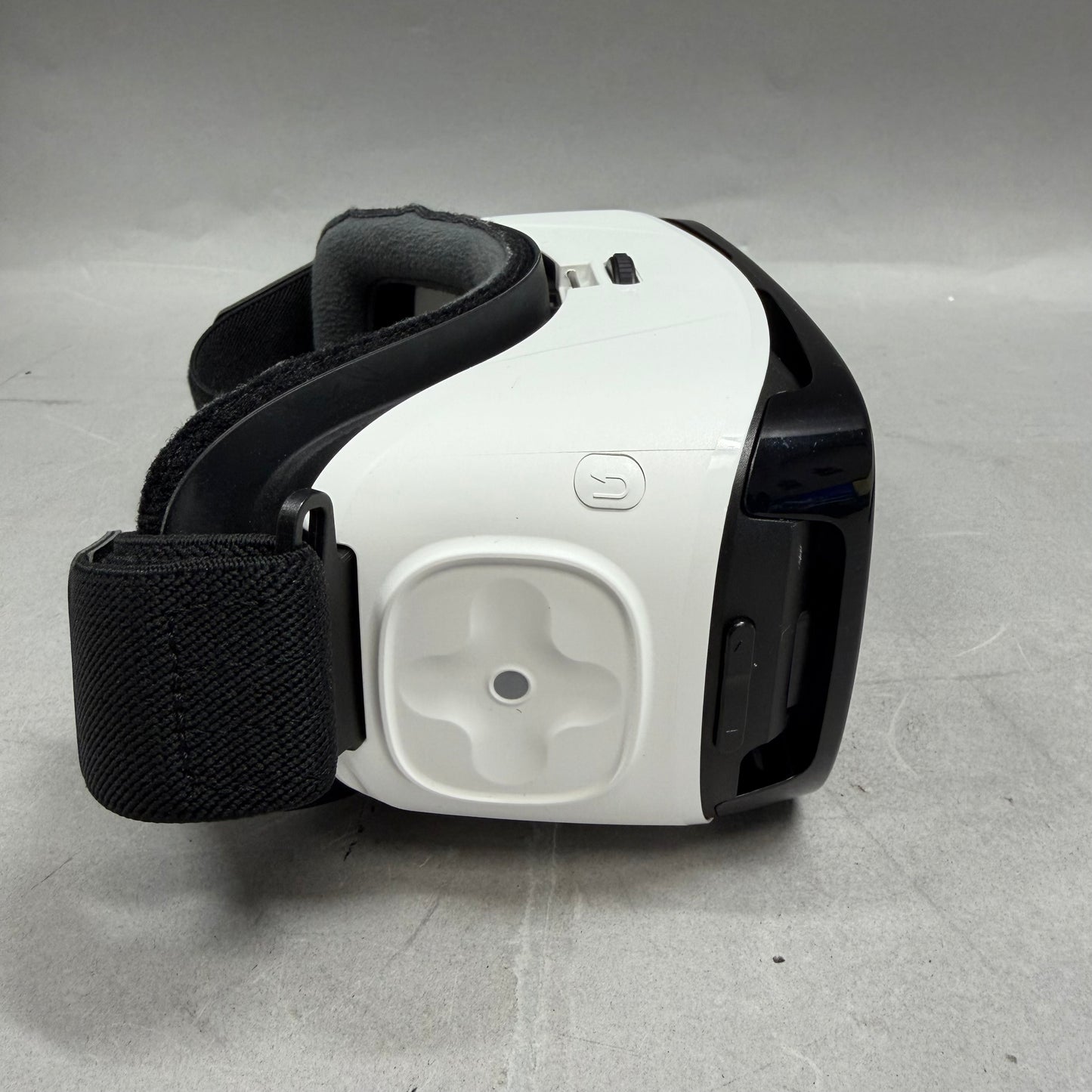 Samsung Gear VR Virtual Reality Headset SM-R322