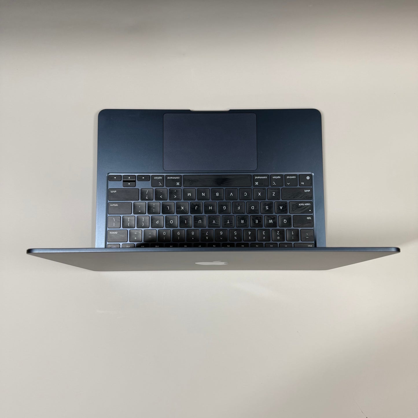 2022 Apple MacBook Air 13.6" M2 8C GPU 3.5GHz 8GB RAM 256GB SSD A2681