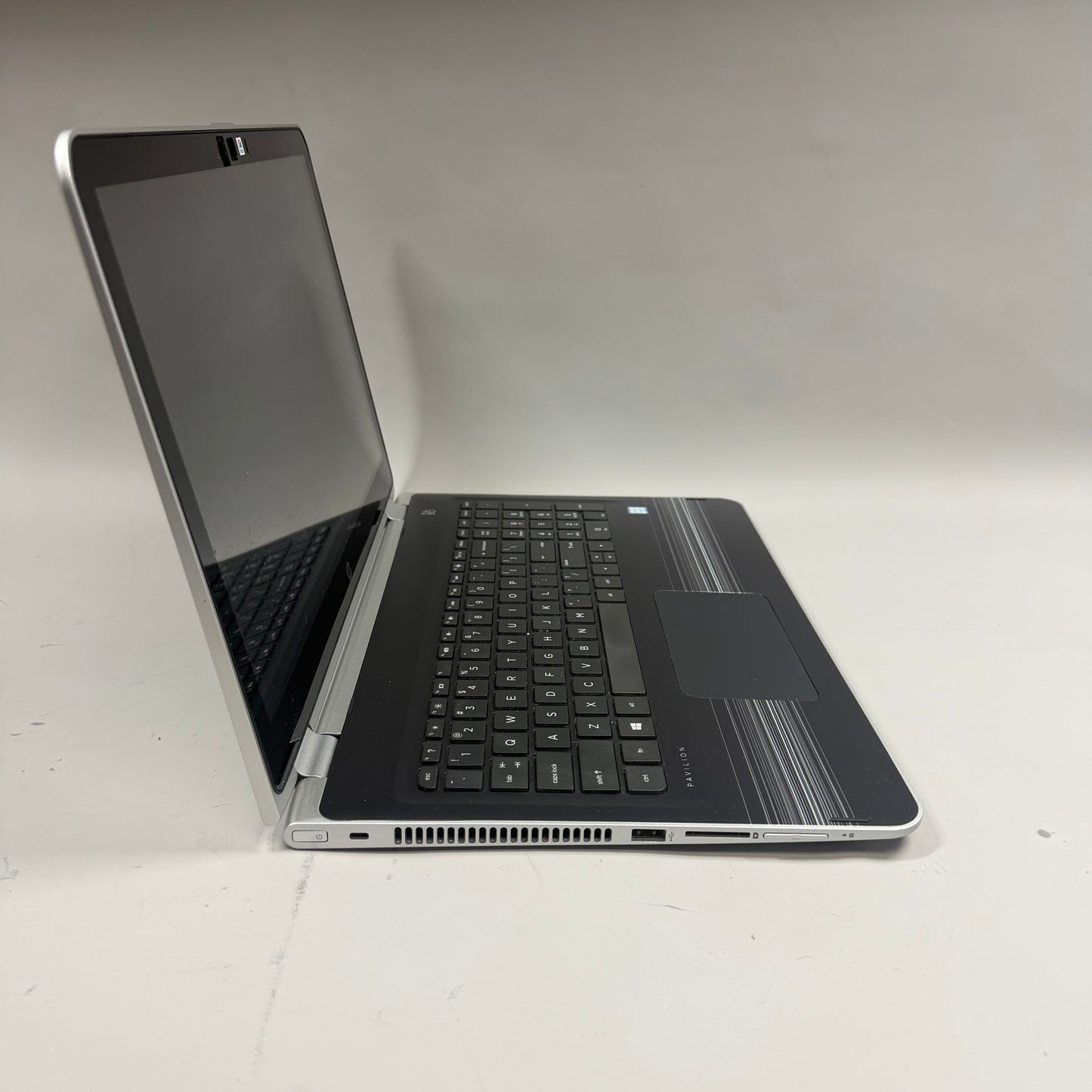 HP Pavilion 15-BK152NR 15.6" Core i5-7200U 2.7GHz 8GB RAM 1TB SSD