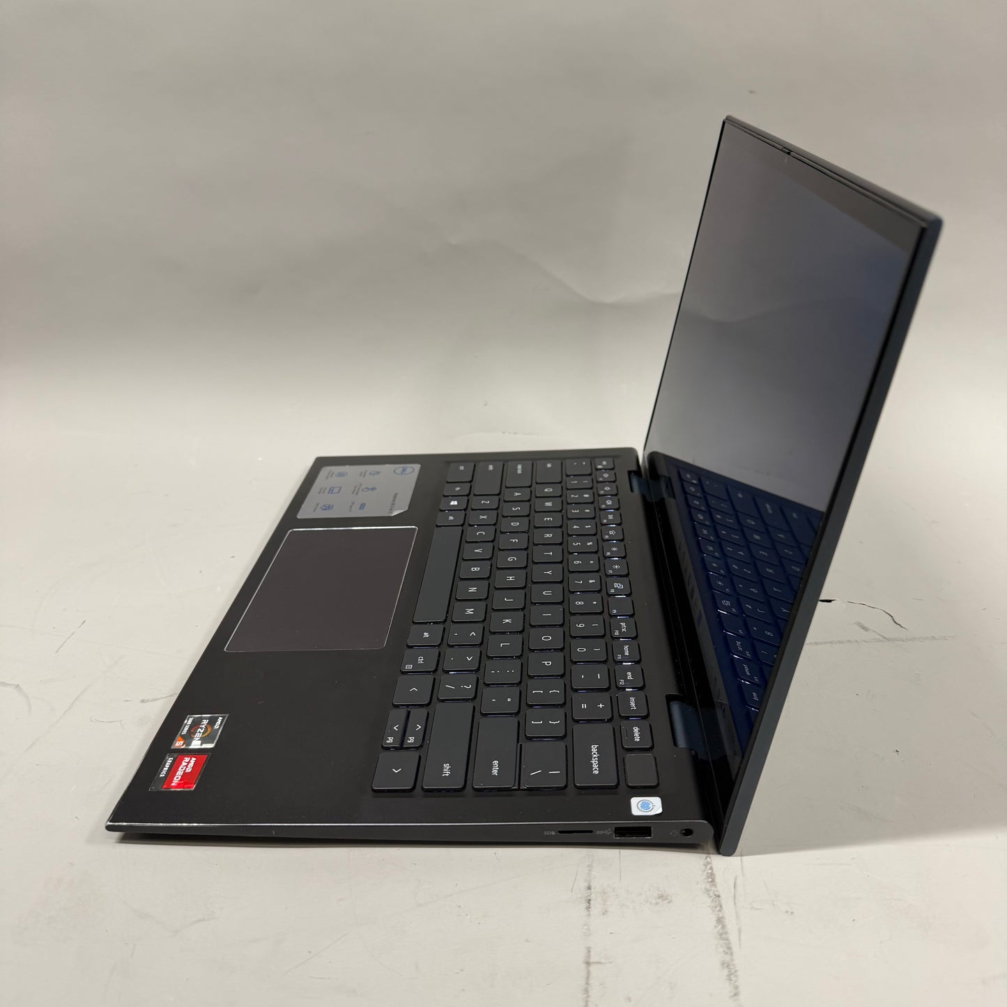 Dell Inspiron 2-IN-1 14" Ryzen 5 5500U 2.1GHz 8GB RAM 256GB SSD radeon Graphics