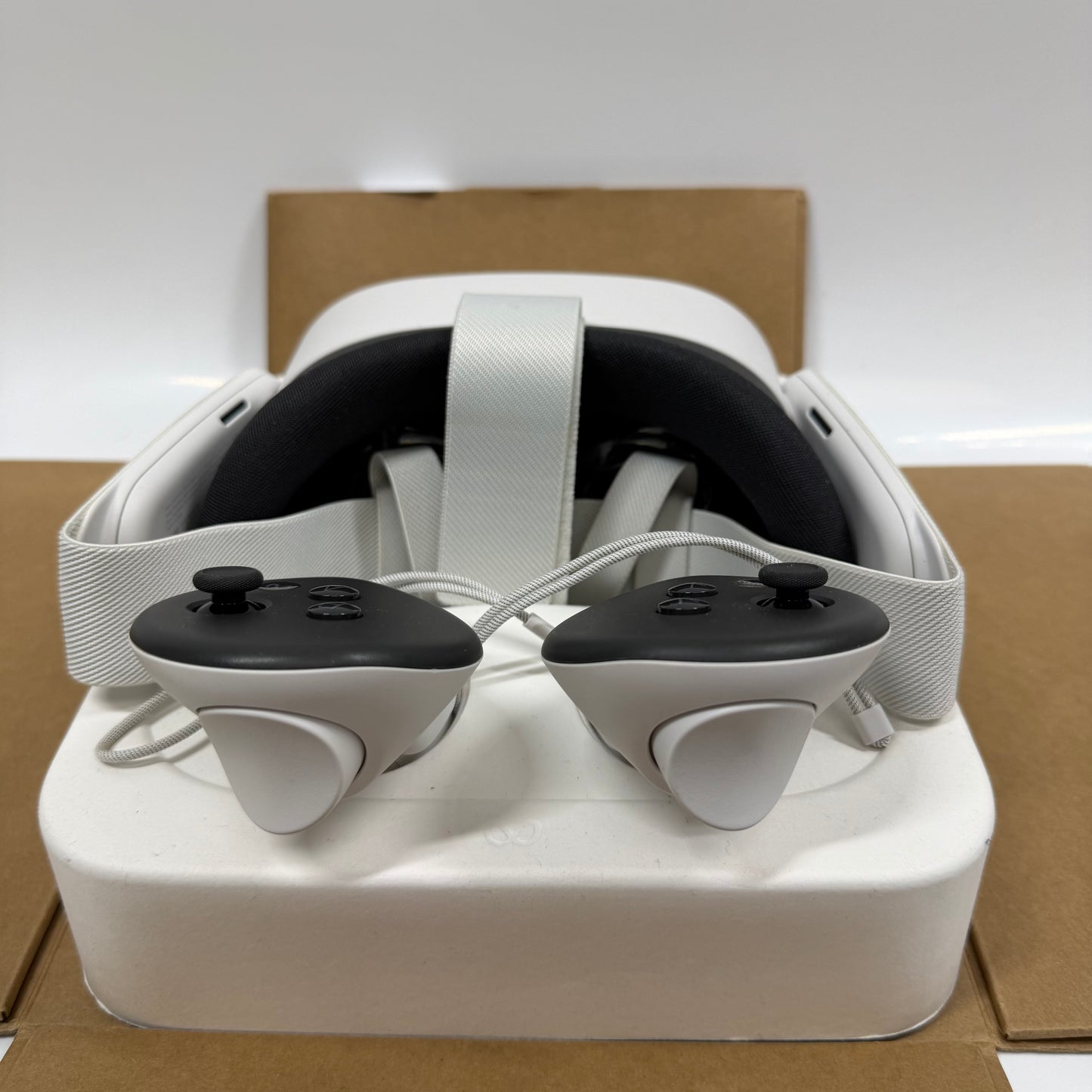 Meta Quest 3S 128GB Standalone All-in-One VR Headset P97