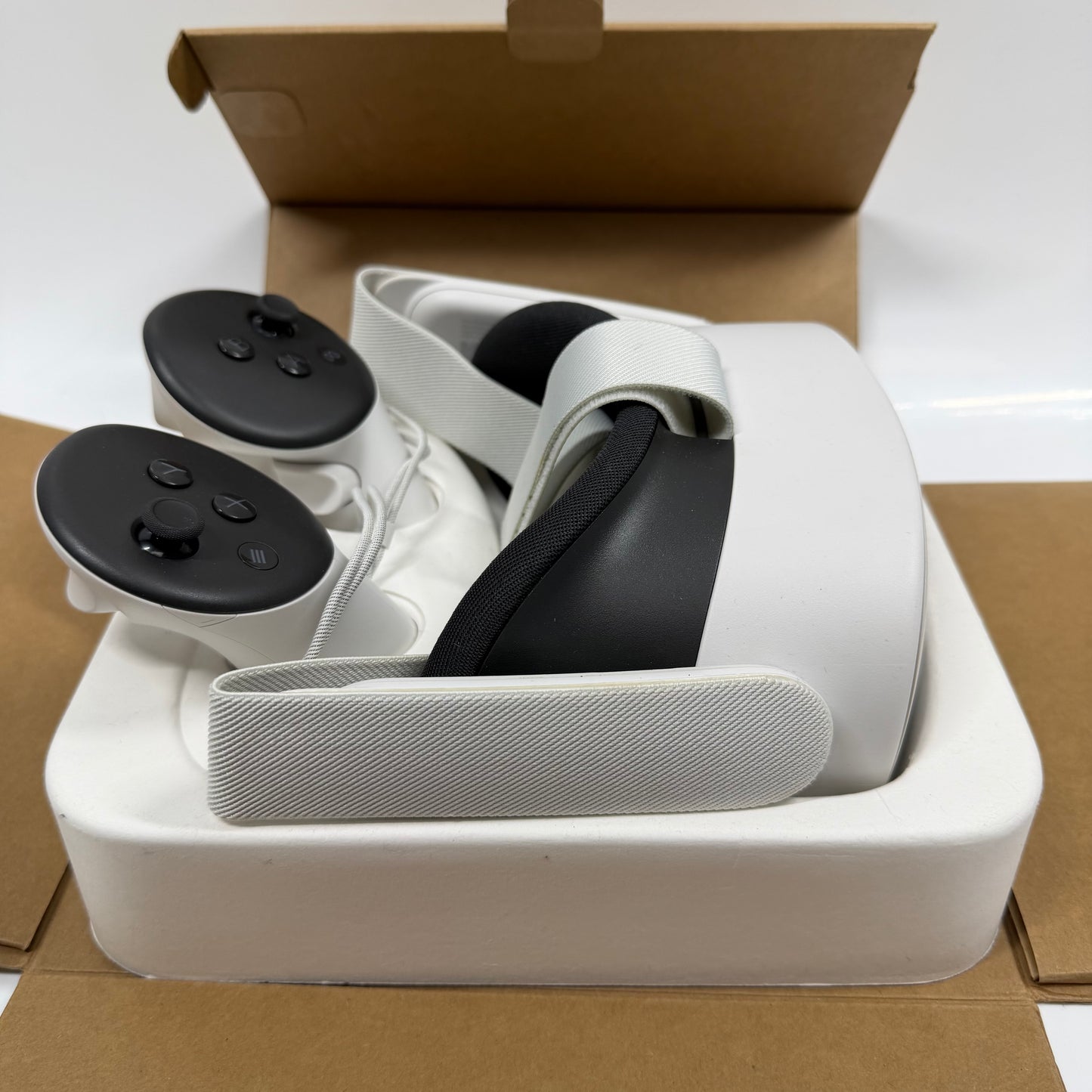 Meta Quest 3S 128GB Standalone All-in-One VR Headset P97
