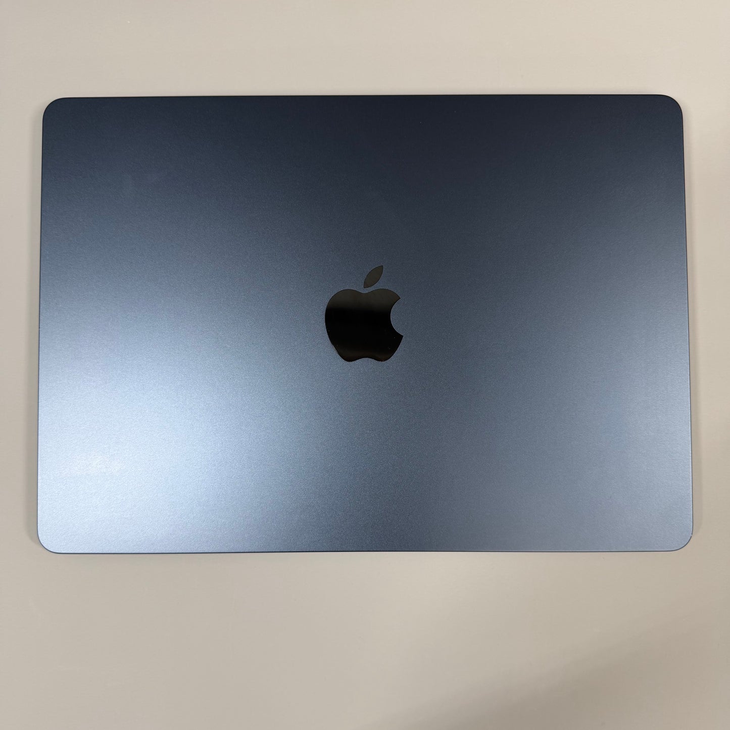 2022 Apple MacBook Air 13.6" M2 8C GPU 3.5GHz 8GB RAM 256GB SSD A2681