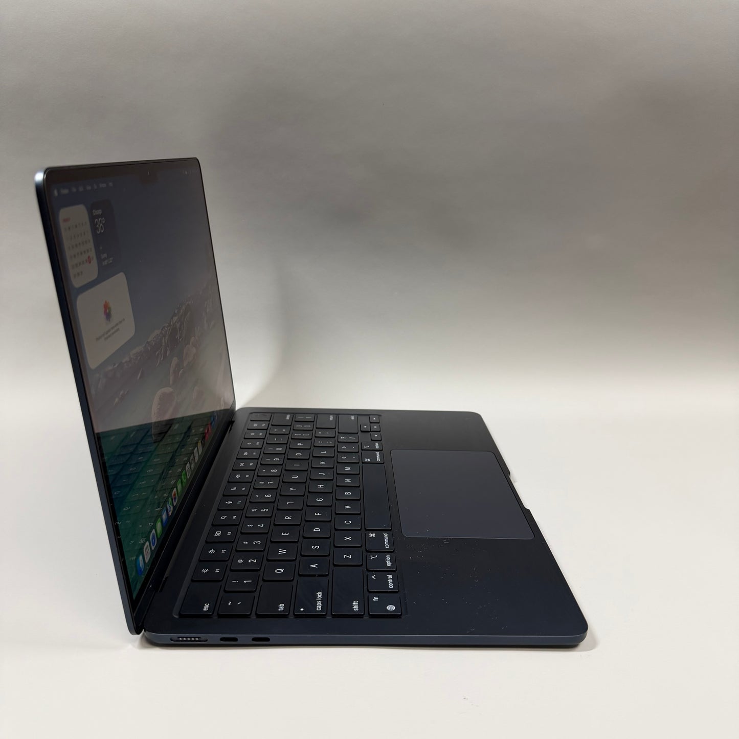 2022 Apple MacBook Air 13.6" M2 8C GPU 3.5GHz 8GB RAM 256GB SSD A2681