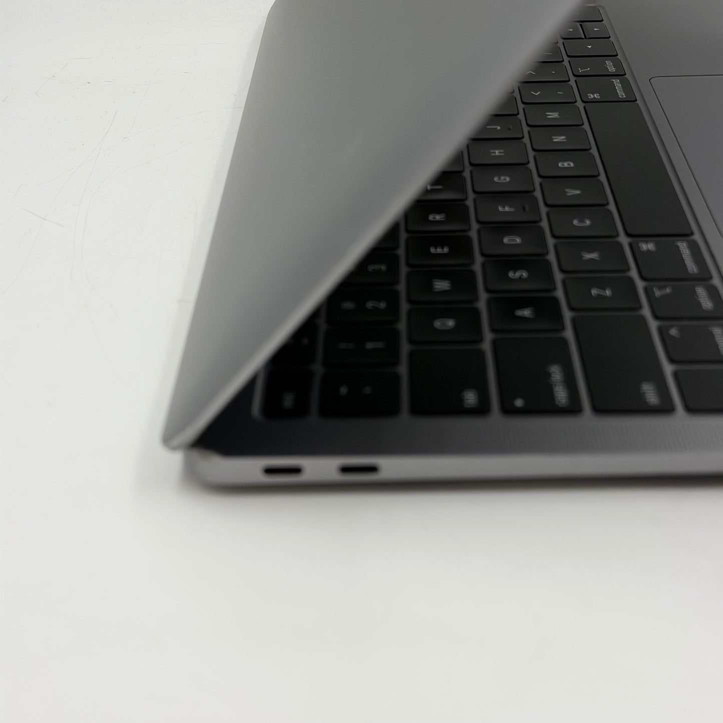 2019 Apple MacBook Air 13.3" i5 1.6GHz 8GB RAM 128GB SSD Gray A1932