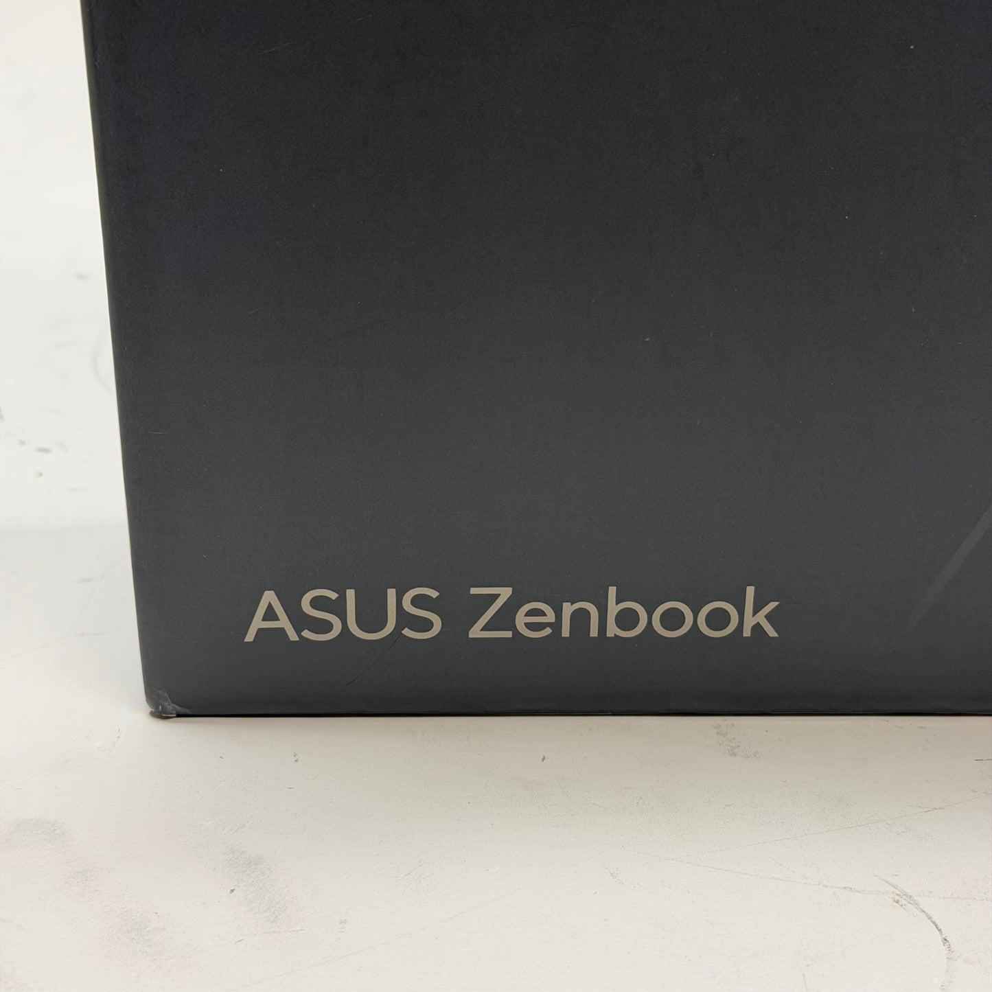 Asus ZenBook Q409ZA 14" Core i5-1240P 1.70GHz 8GB RAM 256GB SSD