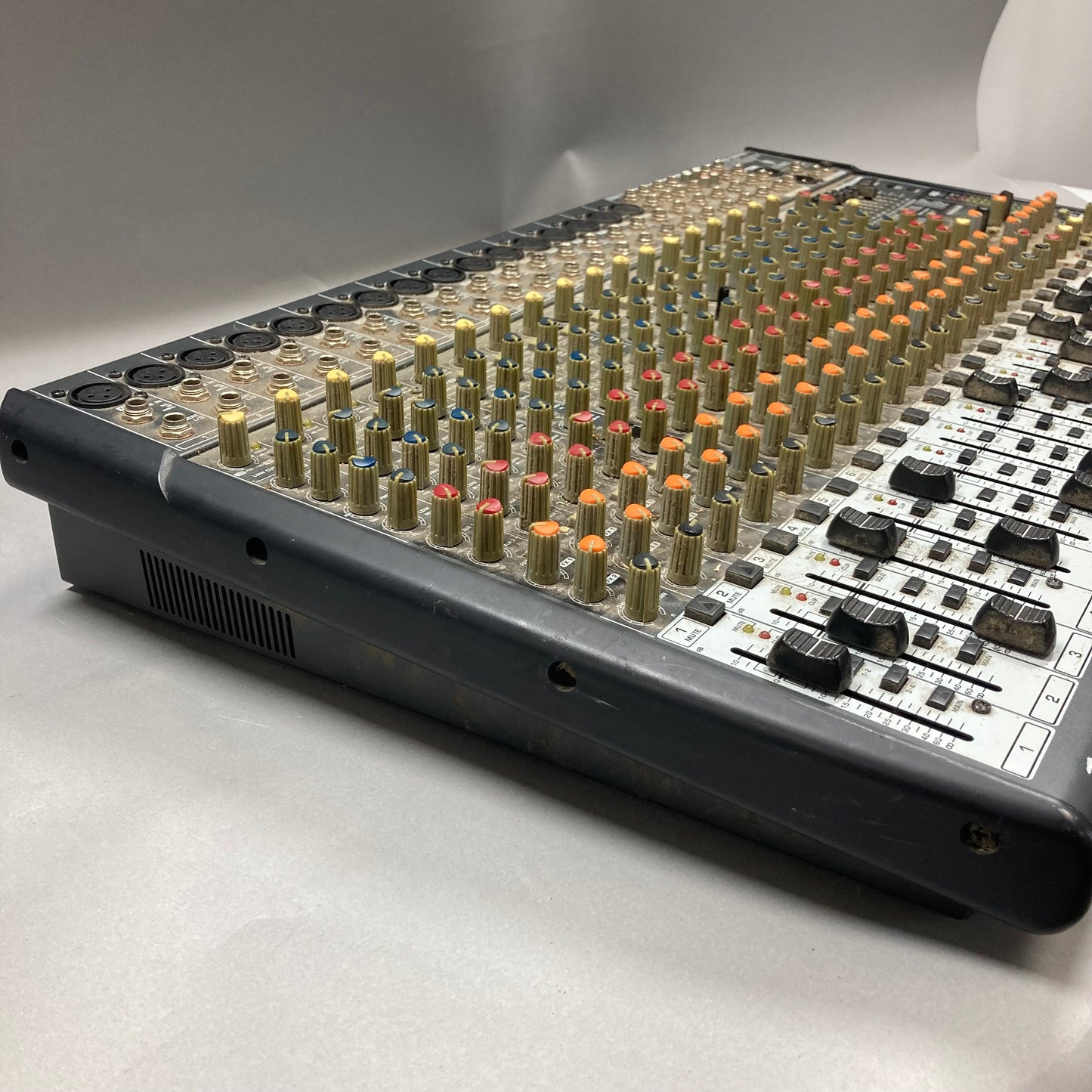 Behringer Eurodesk 18-Channel Recording Mixer SX2442FX